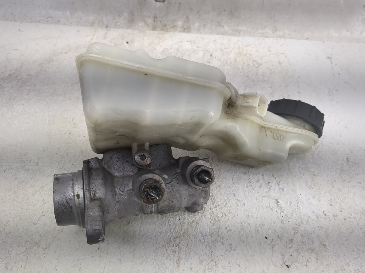 2012-2018 Ford Focus Brake Master Cylinder 1497981 - Oemusedautoparts1.com