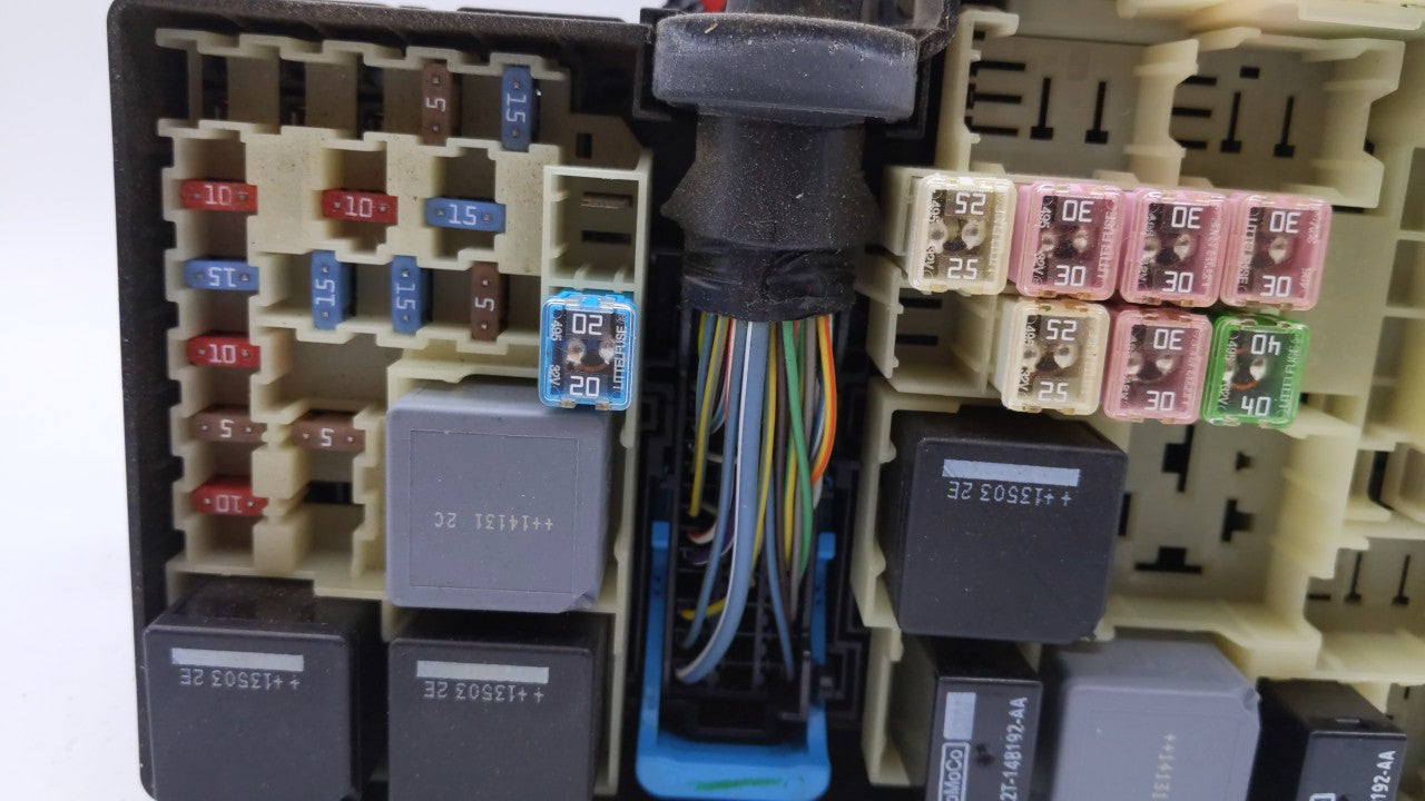 2012-2014 Ford Focus Fusebox Fuse Box Panel Relay Module P/N:AV6T-14A142-AB AV6T-14A142-AA, FU4T-14K733 Fits Fits 2012 2013 
