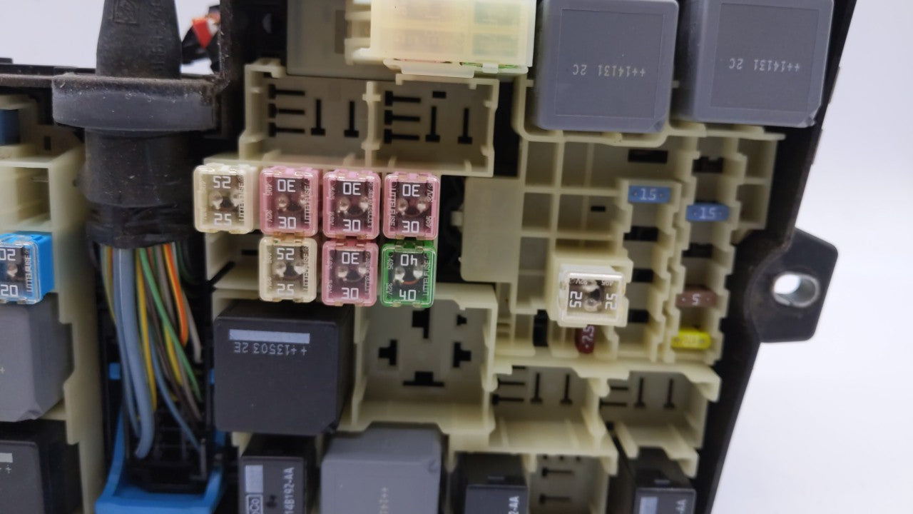 2012-2014 Ford Focus Fusebox Fuse Box Panel Relay Module P/N:AV6T-14A142-AB AV6T-14A142-AA, FU4T-14K733 Fits Fits 2012 2013 