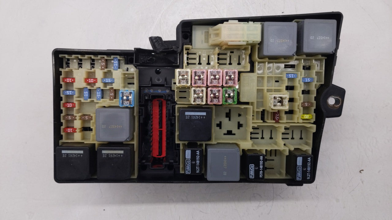 2012-2014 Ford Focus Fusebox Fuse Box Panel Relay Module P/N:AV6T-14A142-AB AV6T-14A142-AA, FU4T-14K733 Fits Fits 2012 2013 