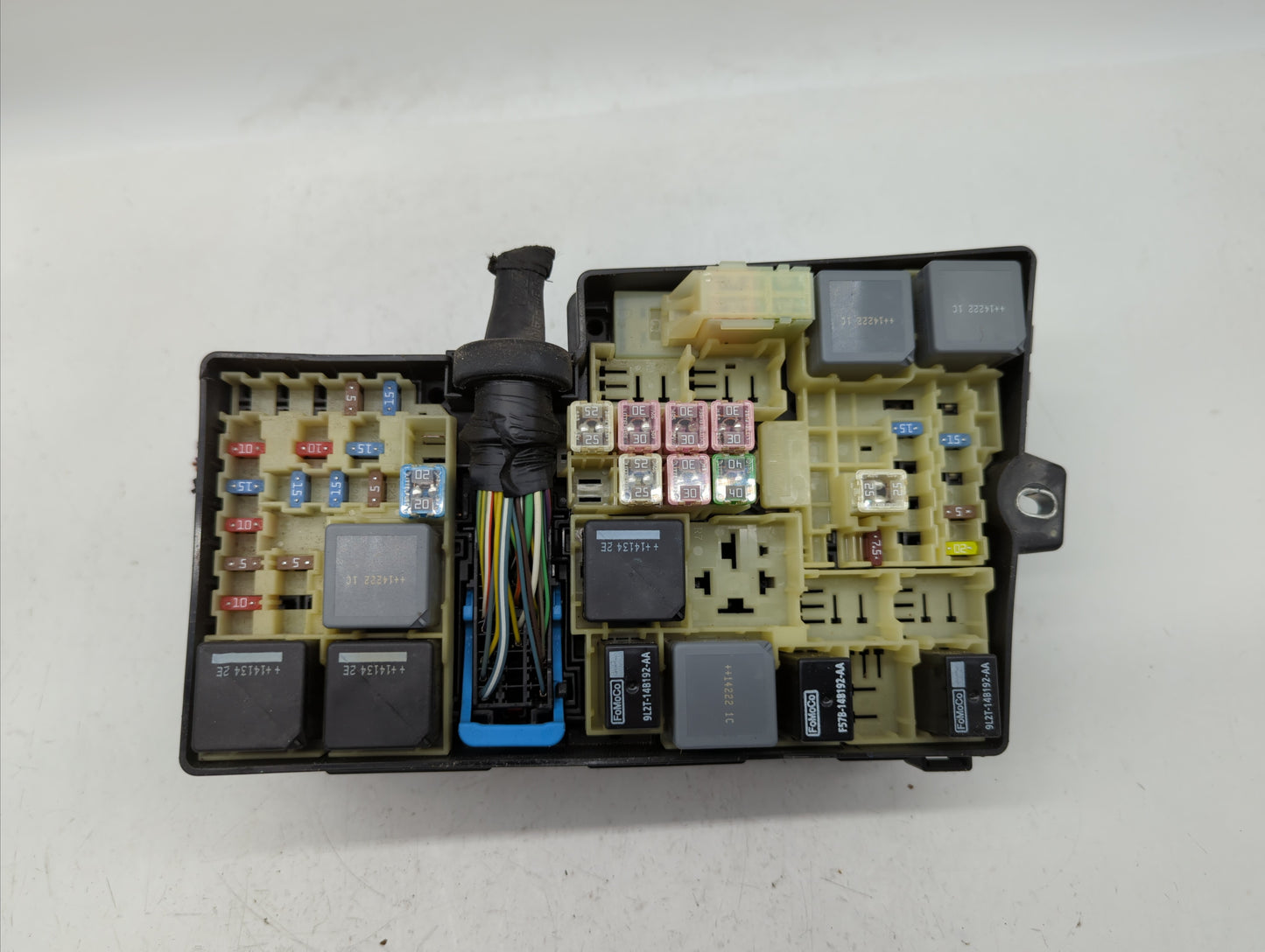 2012-2014 Ford Focus Fusebox Fuse Box Panel Relay Module P/N:AV6T-14A067-AD AV6T-14A067-AC, P2294037 Fits Fits 2012 2013 201