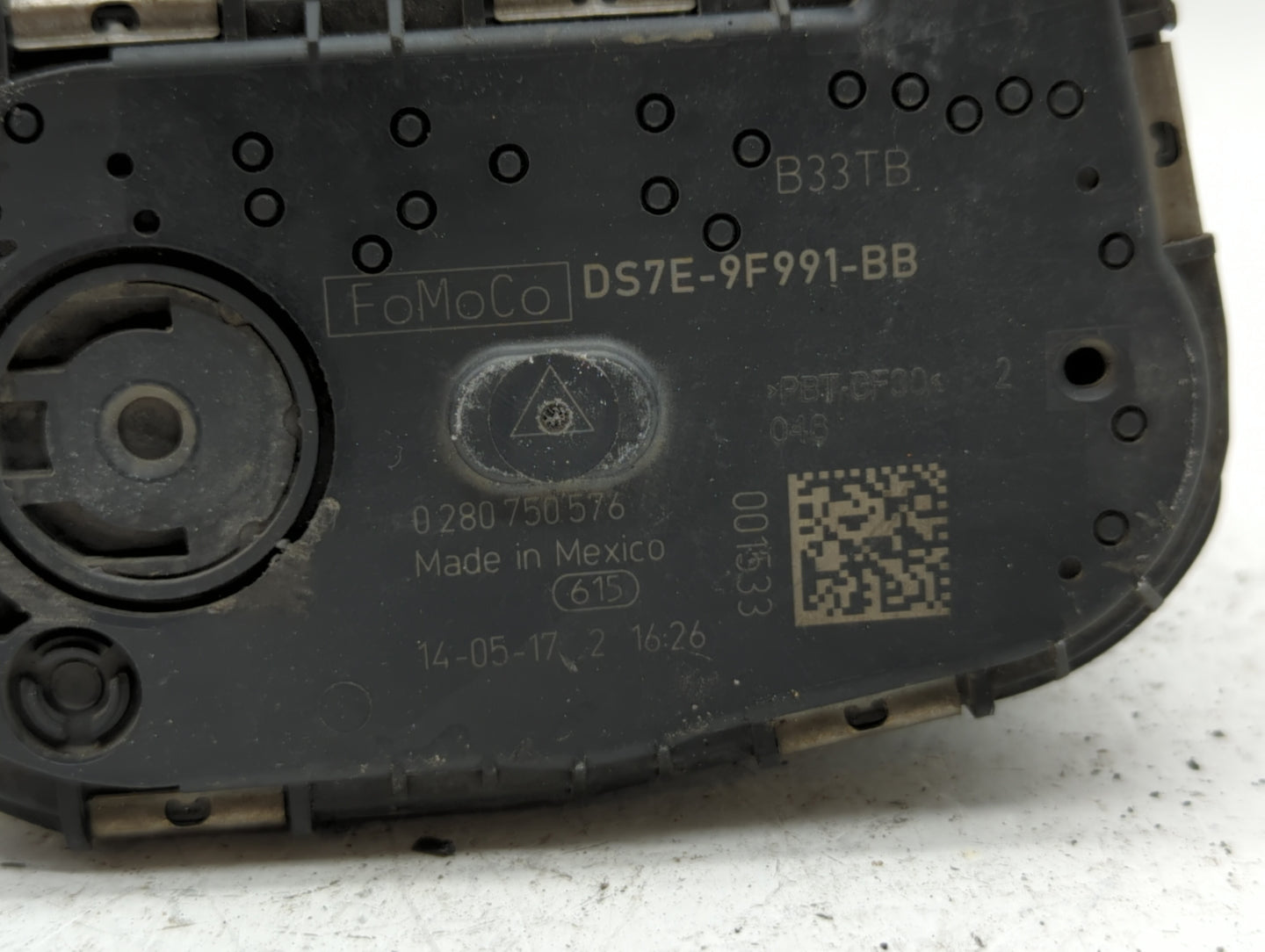 2014-2018 Ford Focus Throttle Body P/N:DS7E-9F991-BB Fits Fits 2014 2015 2016 2017 2018 2019 OEM Used Auto Parts - Oemusedau