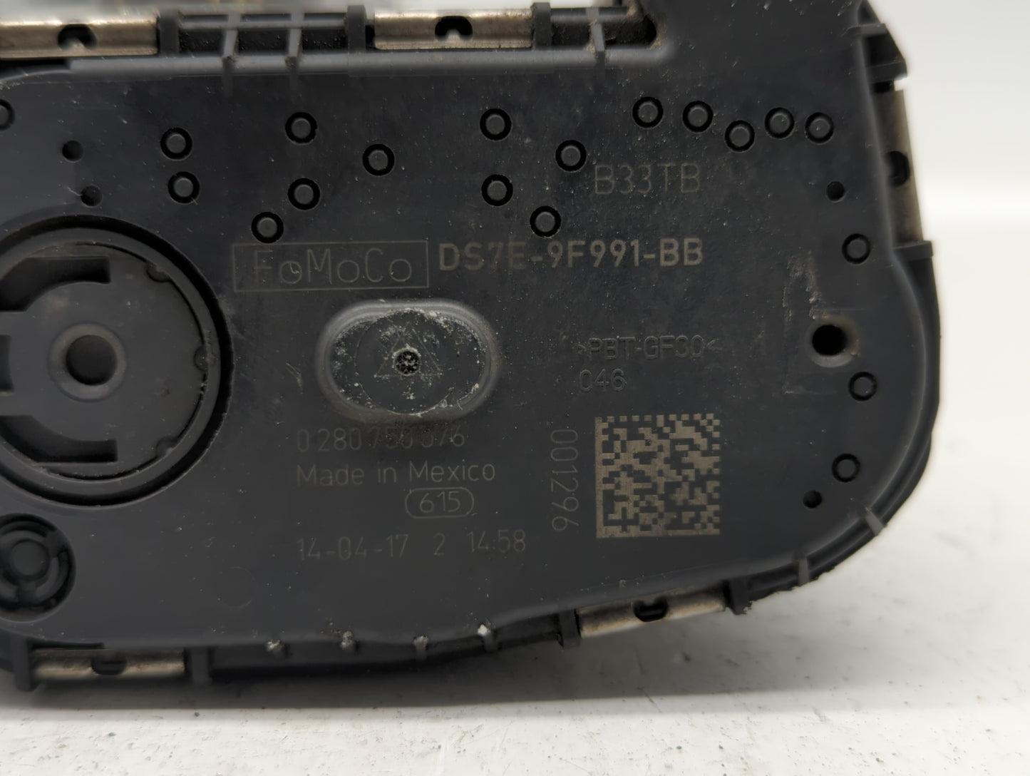 2014-2018 Ford Focus Throttle Body P/N:DS7E-9F991-BB Fits Fits 2014 2015 2016 2017 2018 2019 OEM Used Auto Parts - Oemusedau