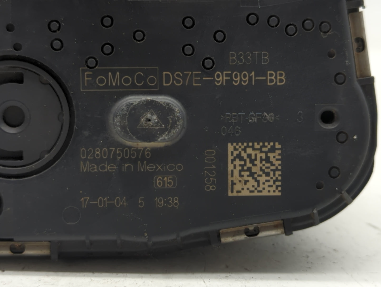 2014-2018 Ford Focus Throttle Body P/N:DS7E-9F991-BB Fits Fits 2014 2015 2016 2017 2018 2019 OEM Used Auto Parts - Oemusedau