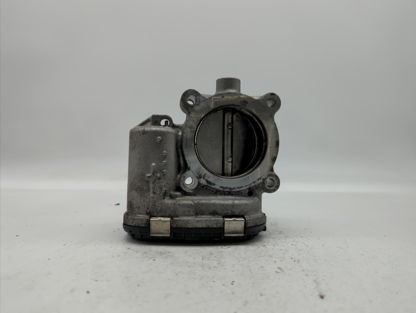 2014-2018 Ford Focus Throttle Body P/N:DS7E-9F991-BB Fits Fits 2014 2015 2016 2017 2018 2019 OEM Used Auto Parts - Oemusedau