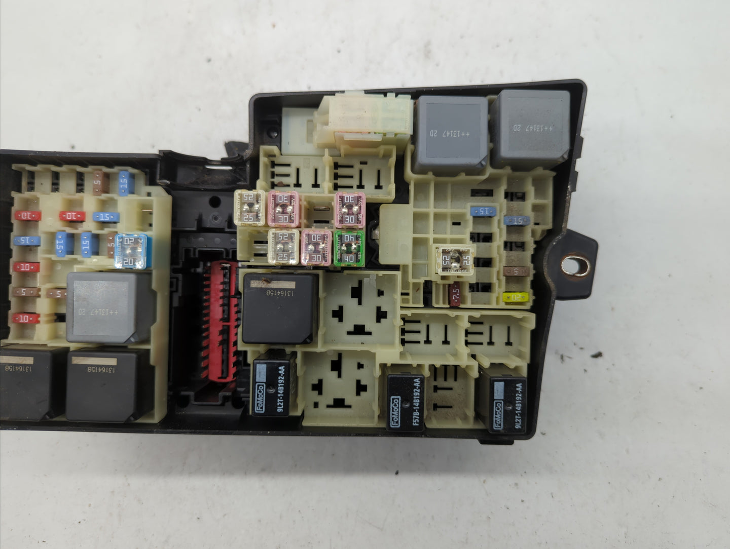 2012-2014 Ford Focus Fusebox Fuse Box Panel Relay Module P/N:AV6T-14A142-AB AV6T-14A142-AA, FU4T-14K733 Fits Fits 2012 2013 