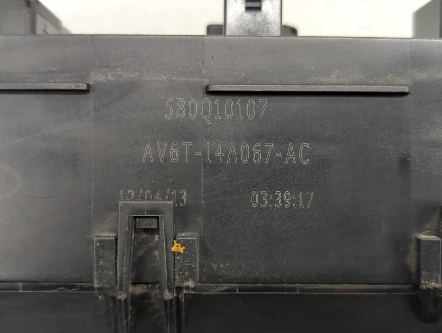 2012-2014 Ford Focus Fusebox Fuse Box Panel Relay Module P/N:AV6T-14A142-AB AV6T-14A142-AA, FU4T-14K733 Fits Fits 2012 2013 