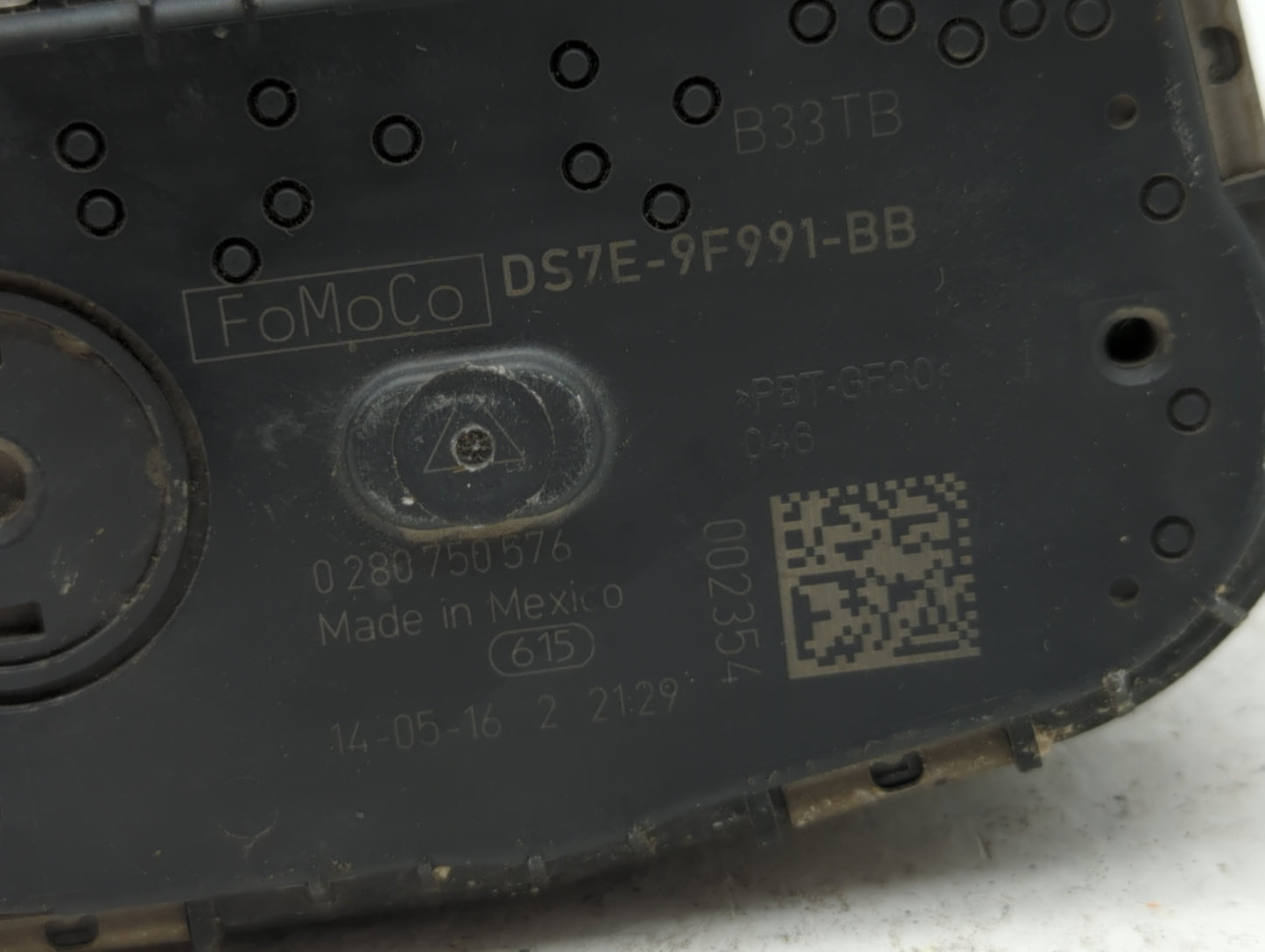 2014-2018 Ford Focus Throttle Body P/N:DS7E-9F991-BB Fits Fits 2014 2015 2016 2017 2018 2019 OEM Used Auto Parts - Oemusedau