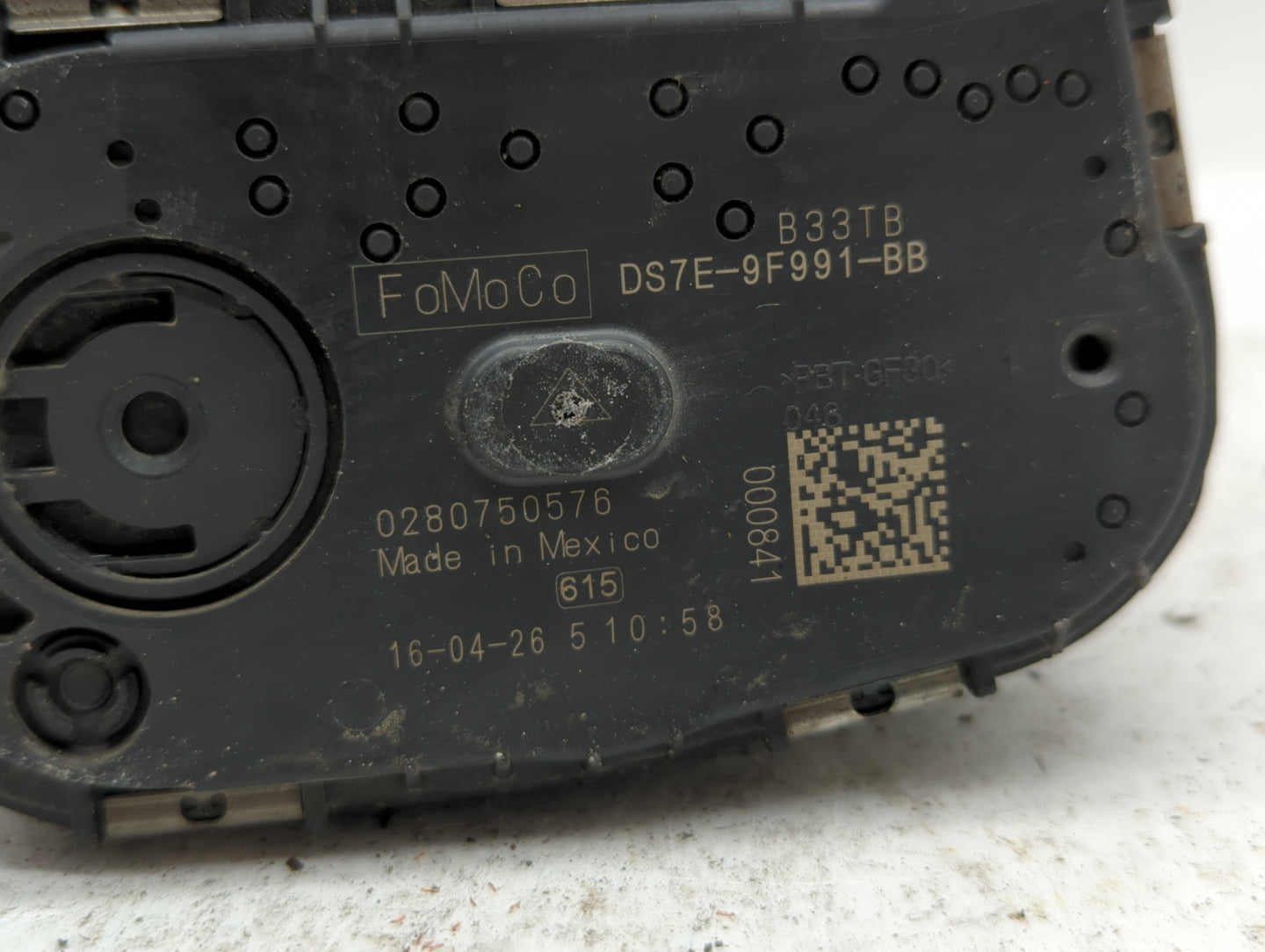 2014-2018 Ford Focus Throttle Body P/N:DS7E-9F991-BB Fits Fits 2014 2015 2016 2017 2018 2019 OEM Used Auto Parts - Oemusedau