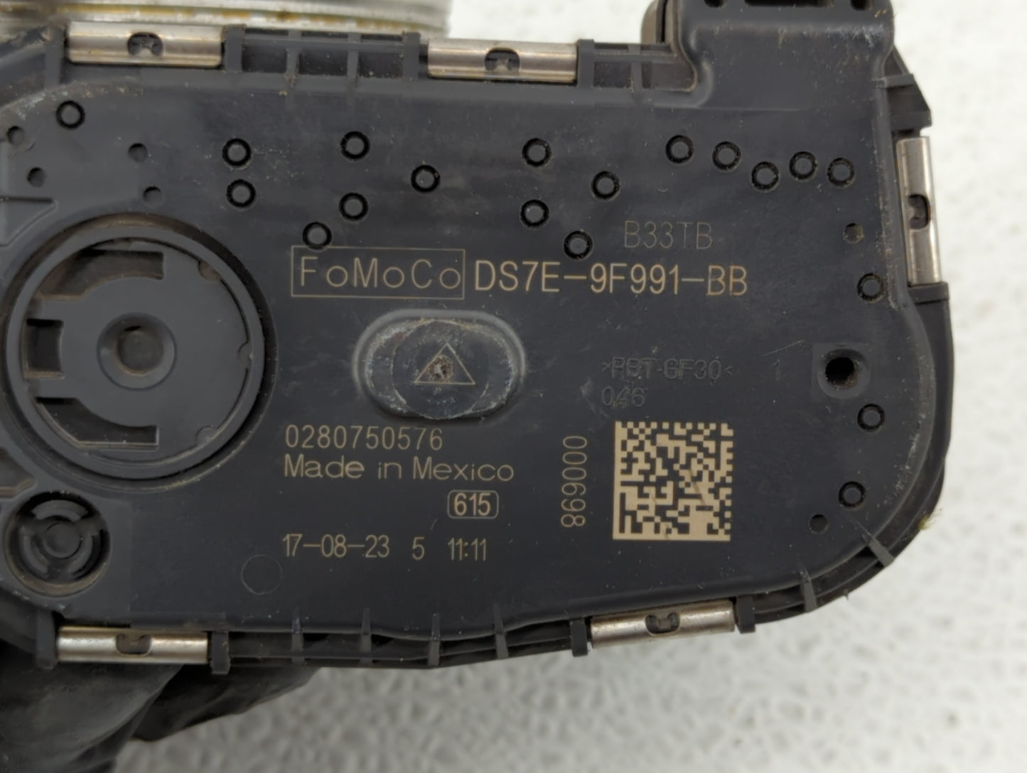 2014-2018 Ford Focus Throttle Body P/N:DS7E-9F991-BB Fits Fits 2014 2015 2016 2017 2018 2019 OEM Used Auto Parts - Oemusedau