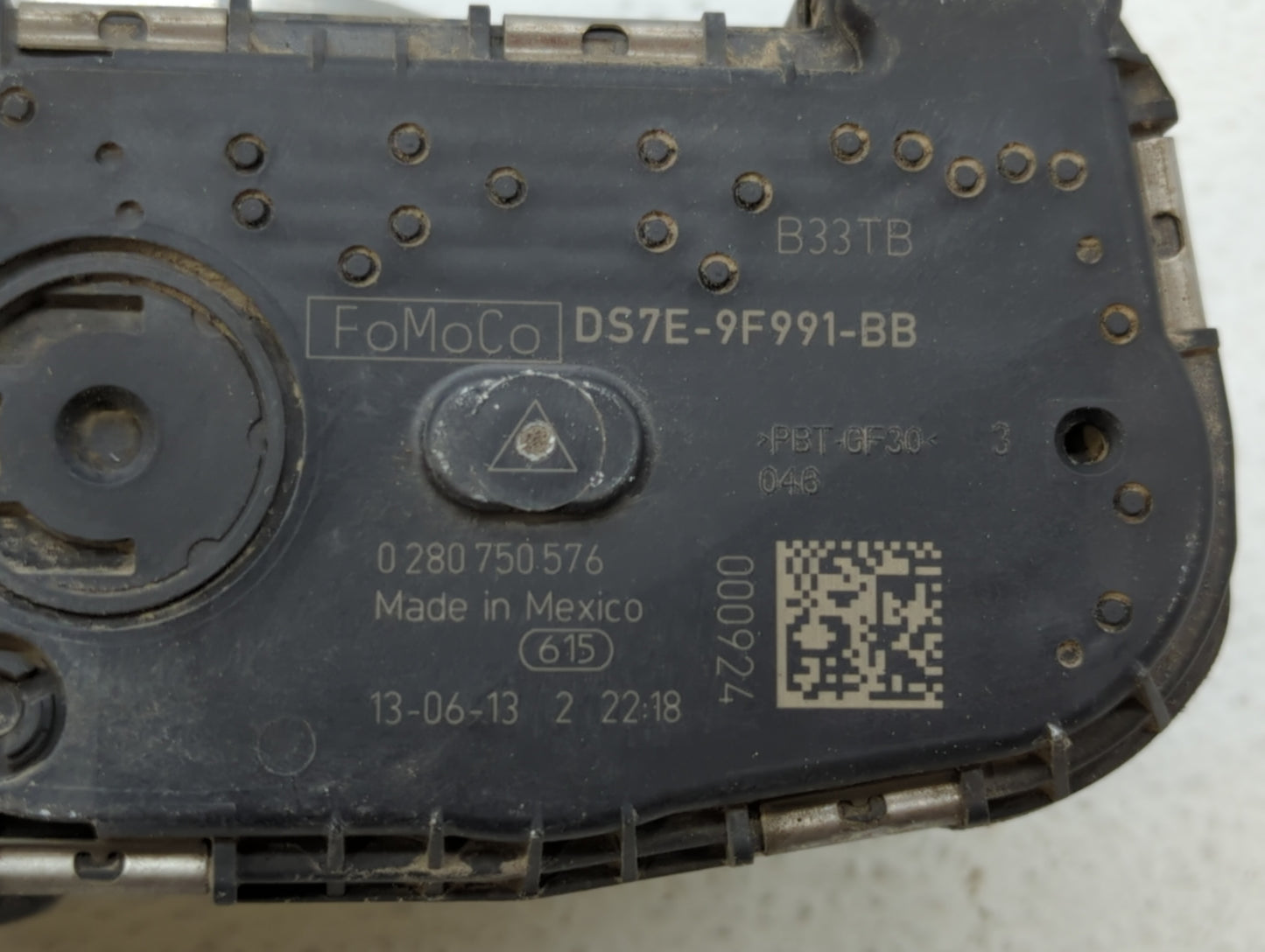 2014-2018 Ford Focus Throttle Body P/N:0 280 750 566 DS7E-9F991-BB Fits Fits 2014 2015 2016 2017 2018 2019 OEM Used Auto Par