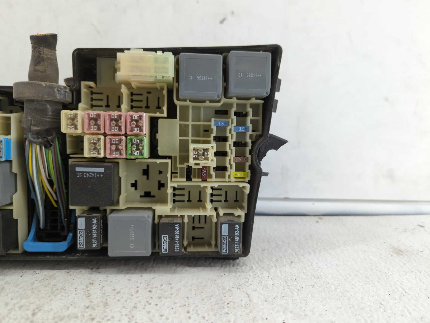 2012-2014 Ford Focus Fusebox Fuse Box Panel Relay Module P/N:EV4T-14K733 AV6T-14A142-AB, AV6T-14A142-AA Fits Fits 2012 2013 