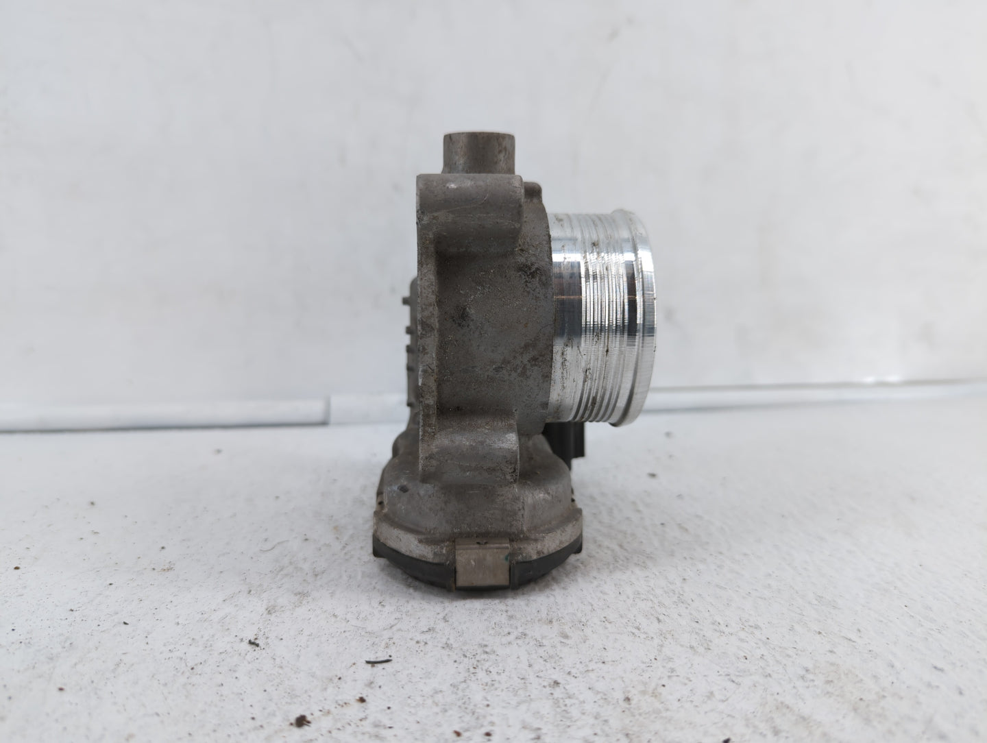 2014-2018 Ford Focus Throttle Body P/N:0 280 750 566 DS7E-9F991-BB Fits Fits 2014 2015 2016 2017 2018 2019 OEM Used Auto Par