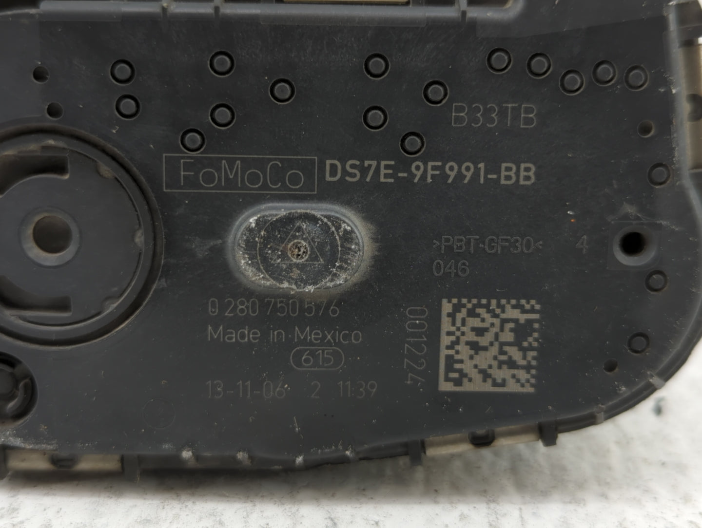 2014-2018 Ford Focus Throttle Body P/N:0 280 750 566 DS7E-9F991-BB Fits Fits 2014 2015 2016 2017 2018 2019 OEM Used Auto Par
