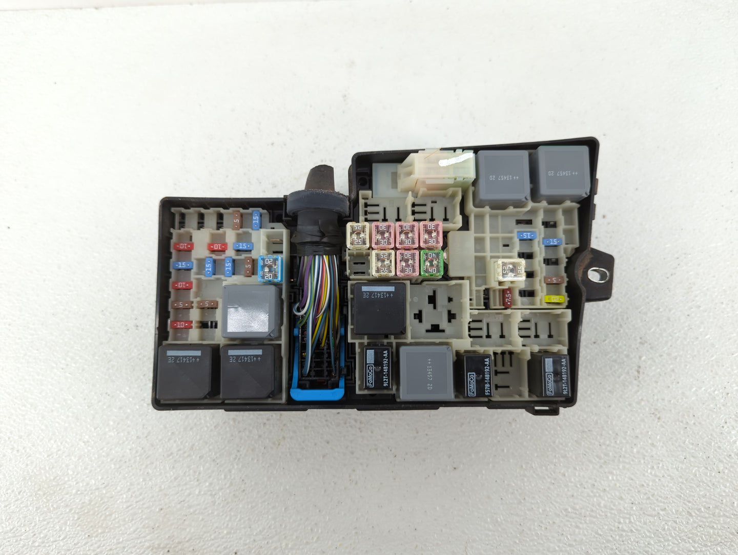 2012-2014 Ford Focus Fusebox Fuse Box Panel Relay Module P/N:AV6T-14A067-AC EV4T-14K733, AV6T-14A142-AB Fits Fits 2012 2013 