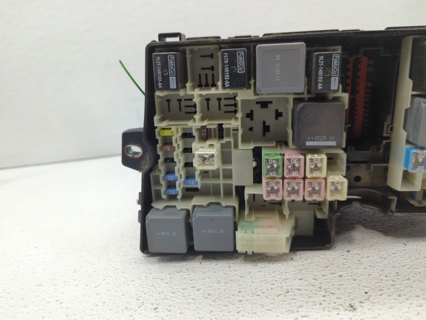 2012-2014 Ford Focus Fusebox Fuse Box Panel Relay Module P/N:AV6T-14A067-AC EV4T-14K733, AV6T-14A142-AB Fits Fits 2012 2013 