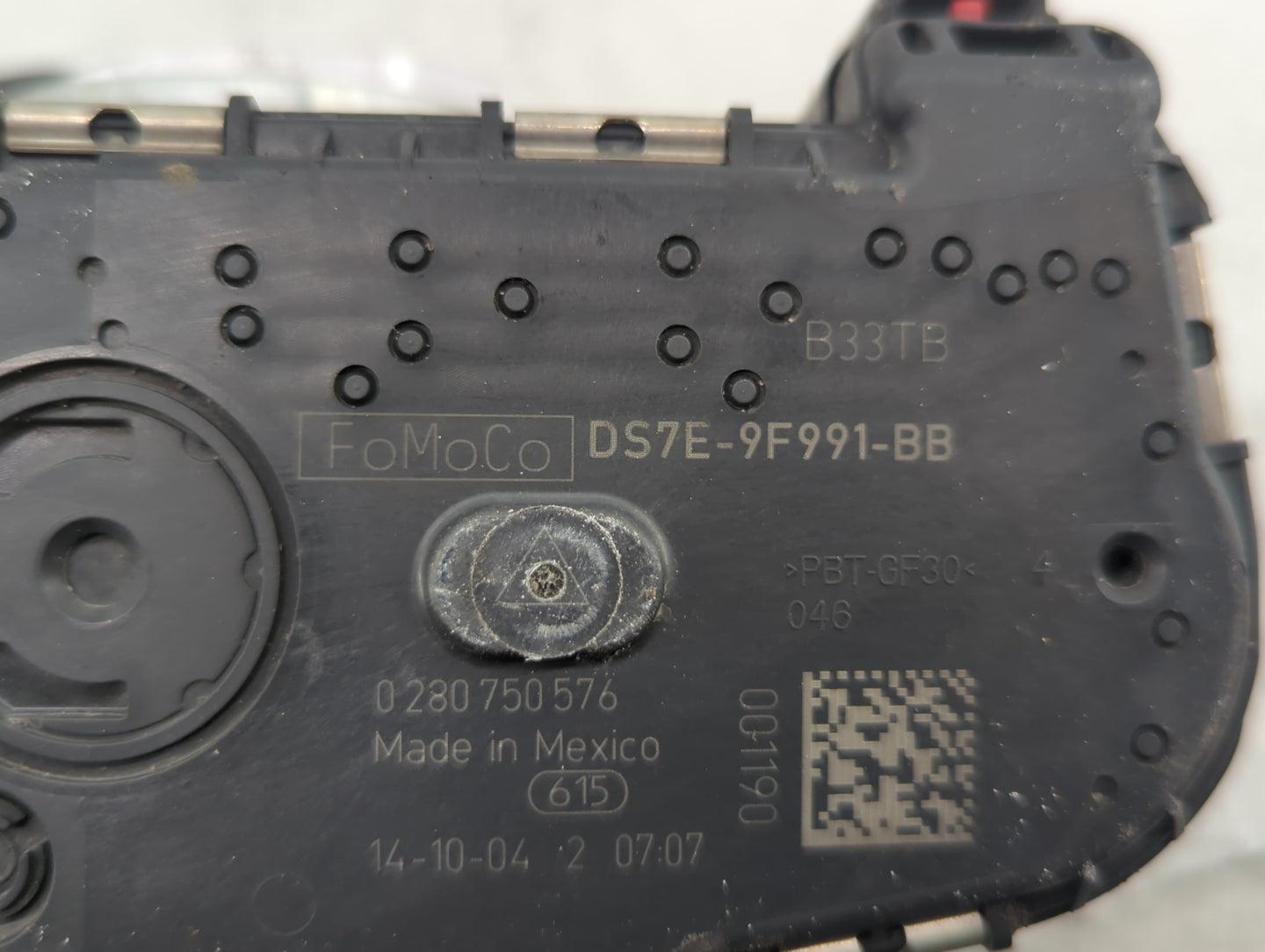 2014-2018 Ford Focus Throttle Body P/N:0 280 750 566 DS7E-9F991-BB Fits Fits 2014 2015 2016 2017 2018 2019 OEM Used Auto Par