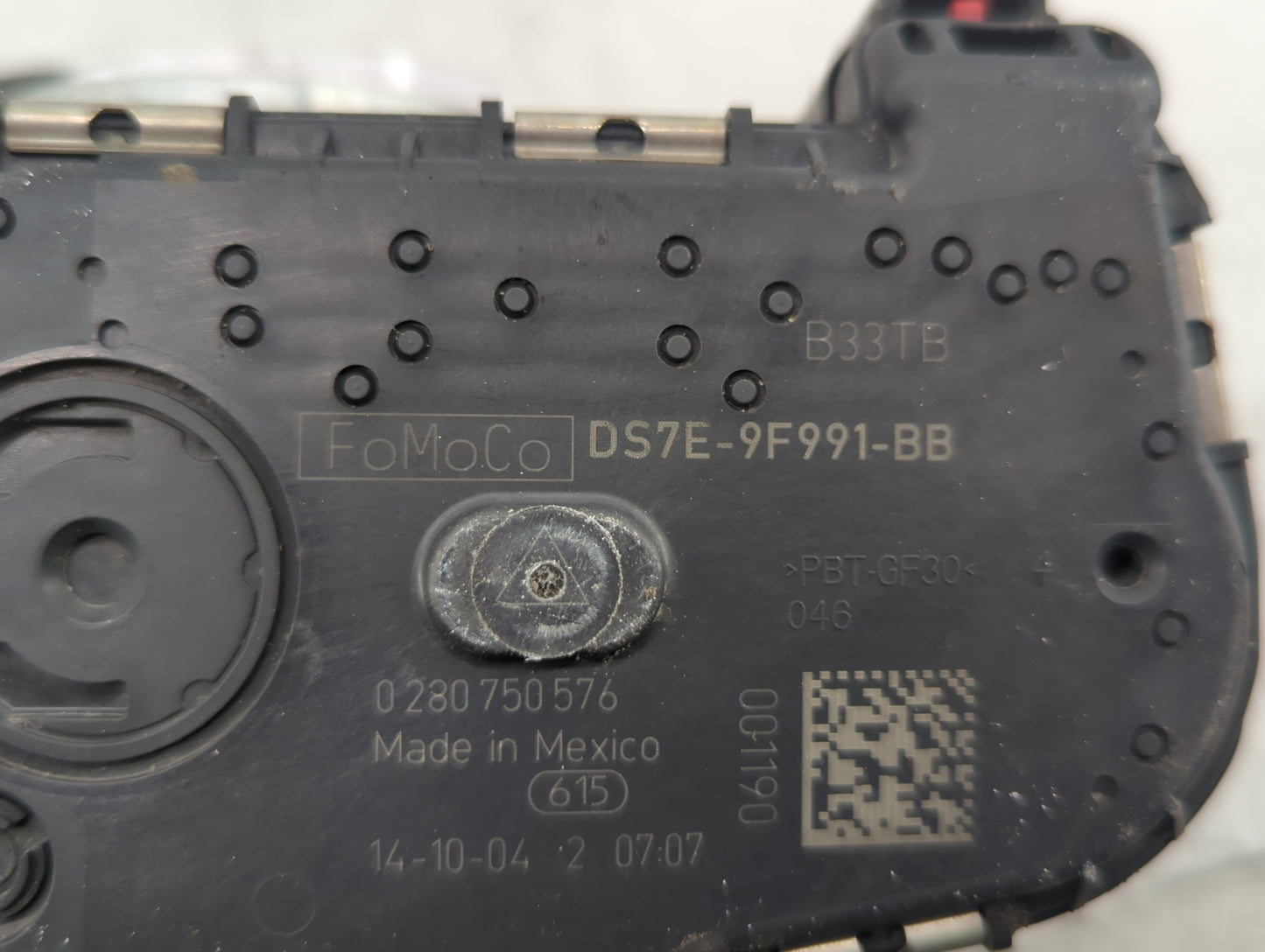 2014-2018 Ford Focus Throttle Body P/N:0 280 750 566 DS7E-9F991-BB Fits Fits 2014 2015 2016 2017 2018 2019 OEM Used Auto Par
