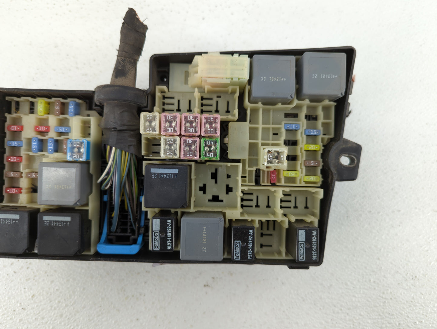 2012-2014 Ford Focus Fusebox Fuse Box Panel Relay Module P/N:AV6T-14A067-AC EV4T-14K733, AV6T-14A142-AB Fits Fits 2012 2013 