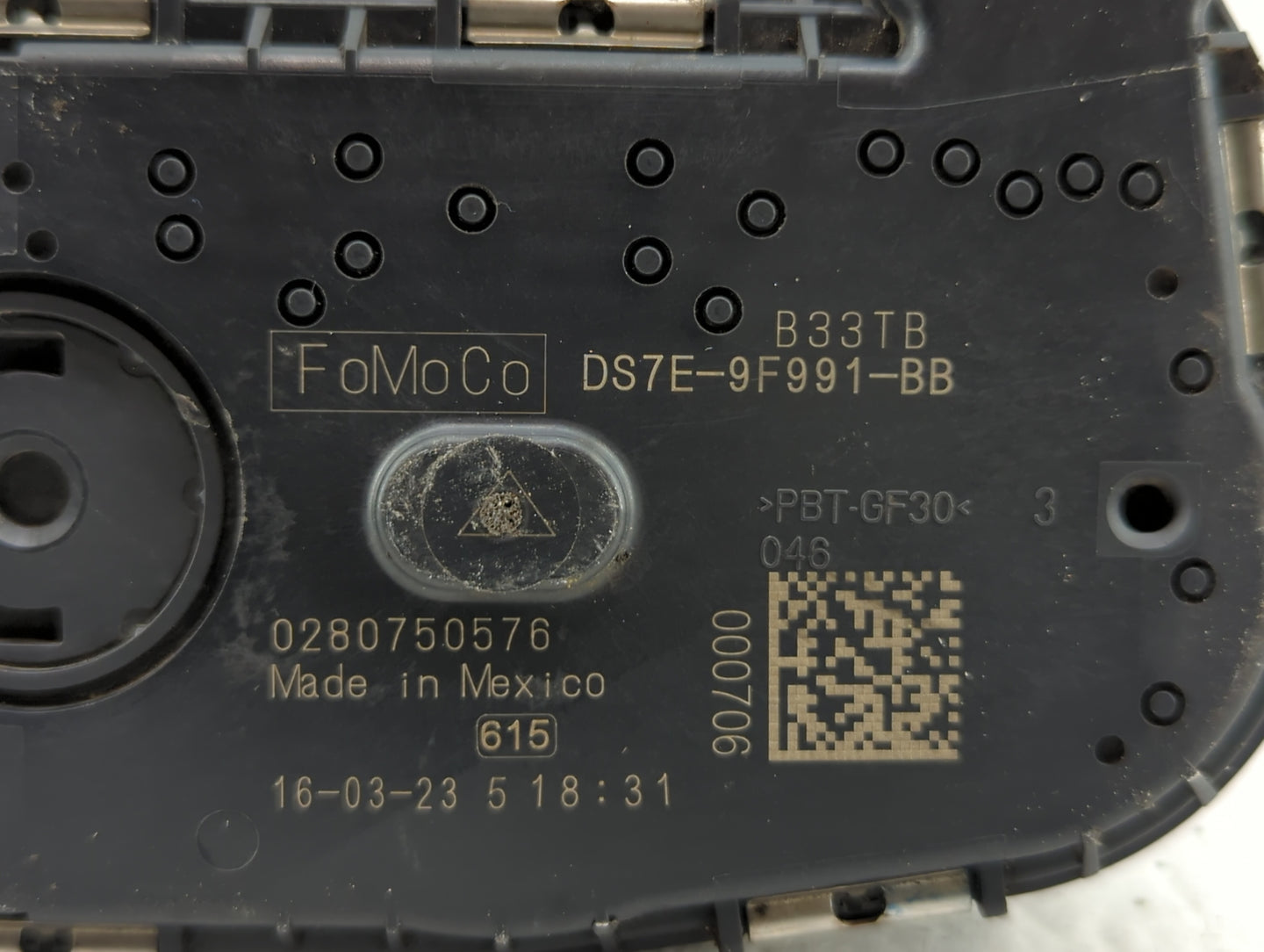 2014-2018 Ford Focus Throttle Body P/N:DS7E-9F991-BB Fits Fits 2014 2015 2016 2017 2018 2019 OEM Used Auto Parts - Oemusedau