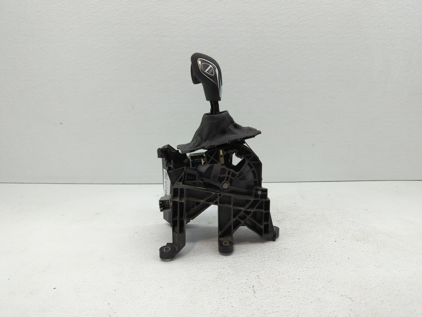2014 Ford Focus Floor Console Assembly Shifter Black 410623 - Oemusedautoparts1.com