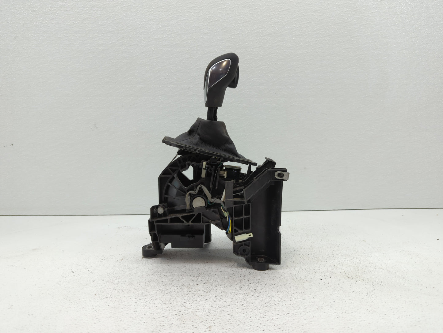 2014 Ford Focus Floor Console Assembly Shifter Black 410623 - Oemusedautoparts1.com