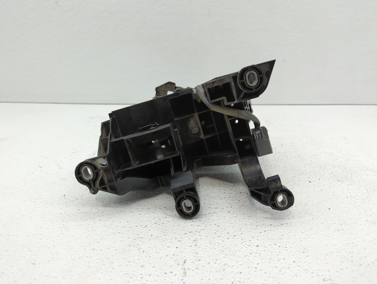2014 Ford Focus Floor Console Assembly Shifter Black 410623 - Oemusedautoparts1.com