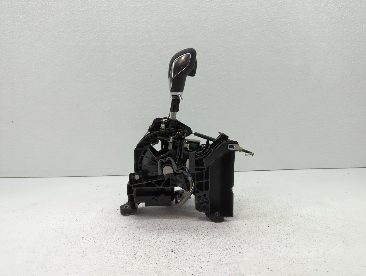 2014 Ford Focus Floor Console Assembly Shifter Black - Oemusedautoparts1.com
