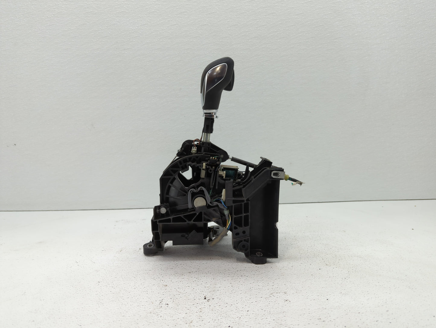 2014 Ford Focus Floor Console Assembly Shifter Black - Oemusedautoparts1.com