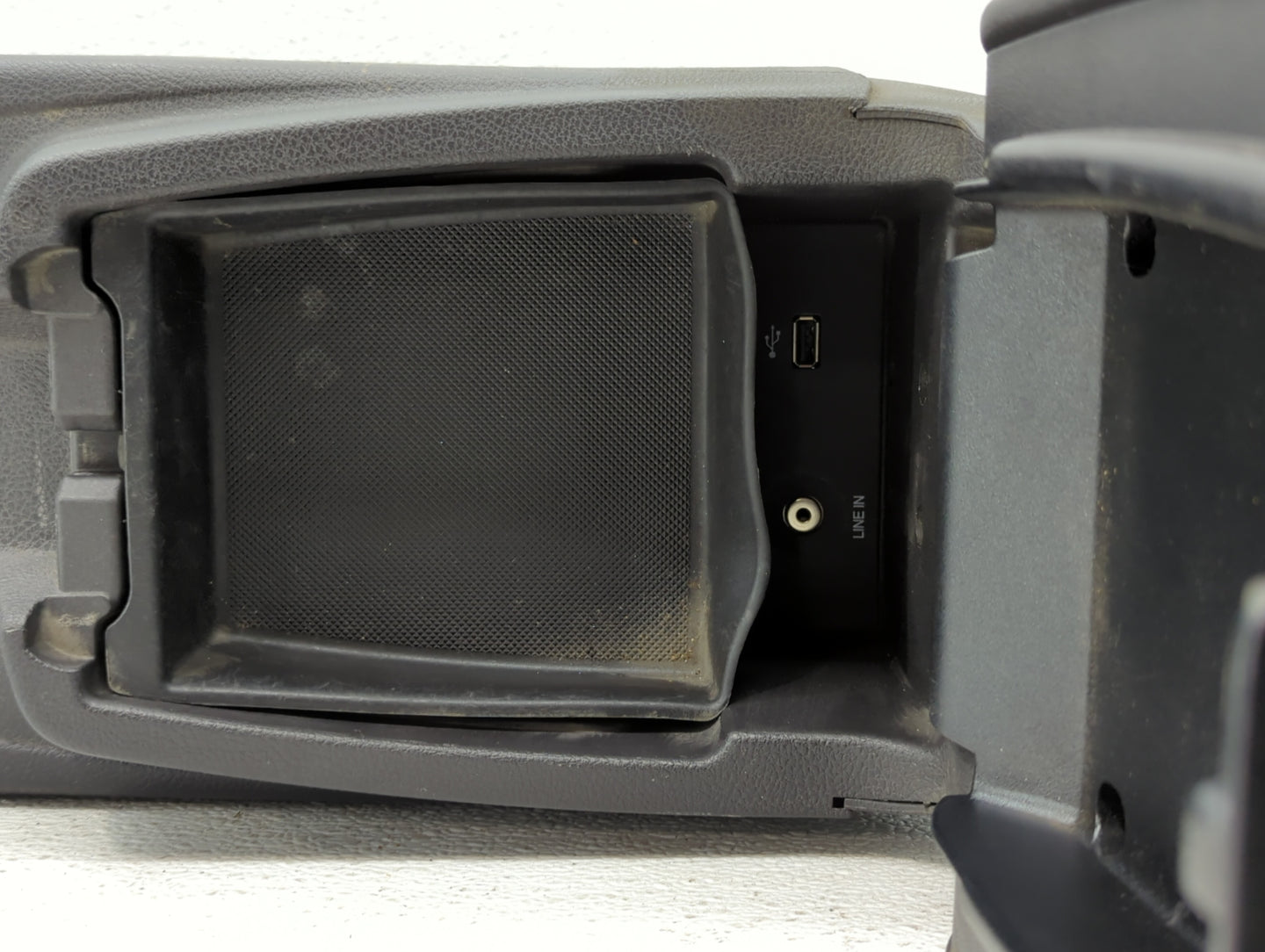 2012-2014 Ford Focus Overhead Roof Console Interior Dome Light - Oemusedautoparts1.com