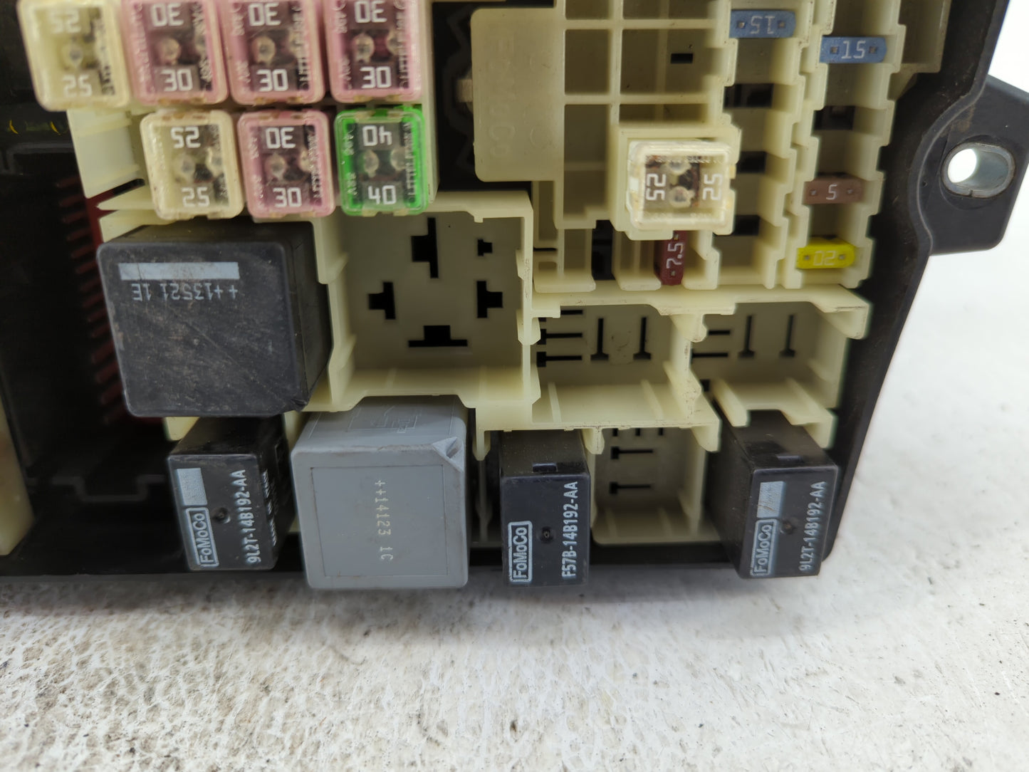2012-2014 Ford Focus Fusebox Fuse Box Panel Relay Module P/N:AV6T-14A142-AB BV6N-14A073-JL Fits Fits 2012 2013 2014 OEM Used