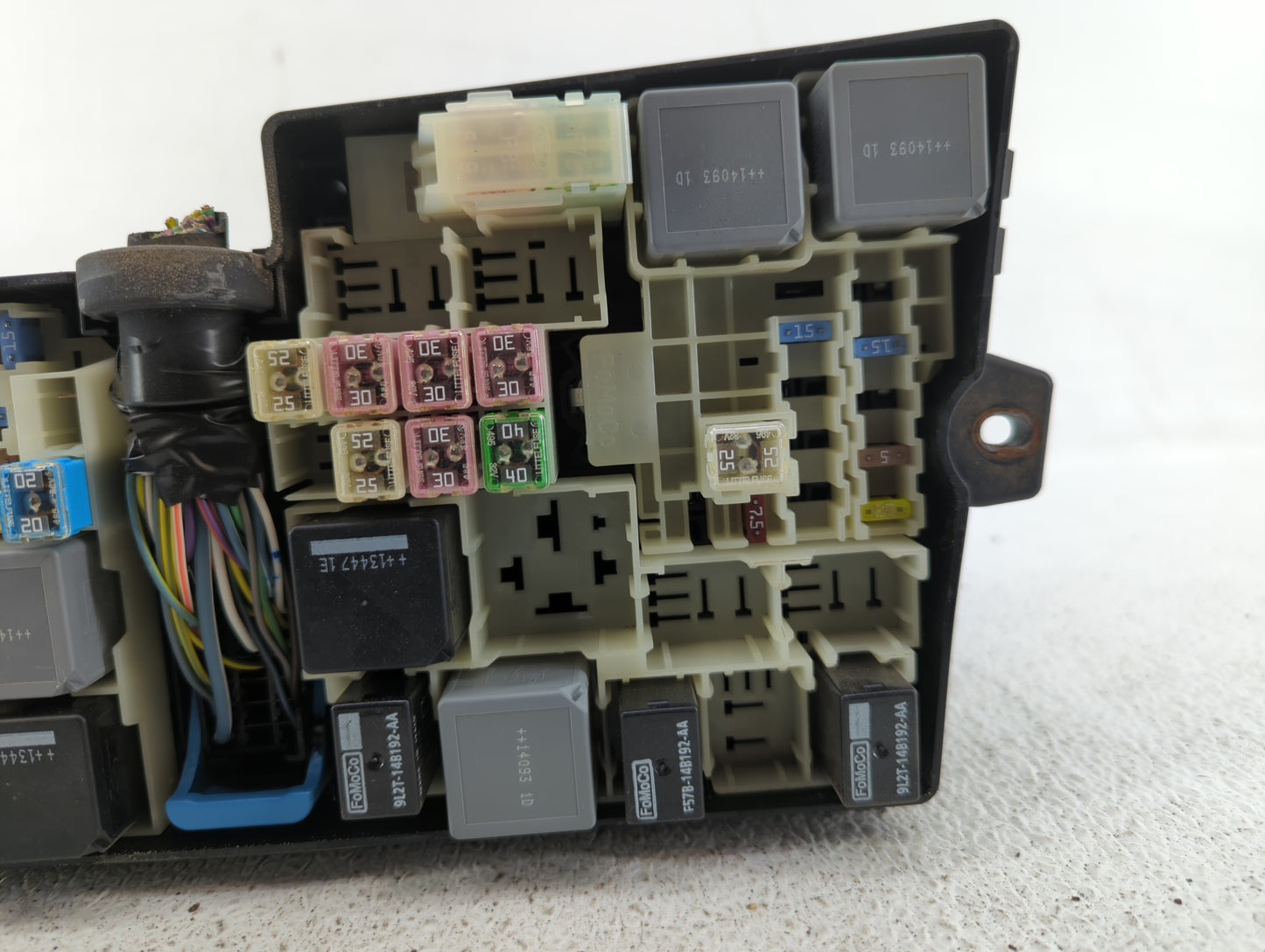 2012-2014 Ford Focus Fusebox Fuse Box Panel Relay Module P/N:AV6T-14A067-AD AV6T-14A067-AB Fits Fits 2012 2013 2014 OEM Used