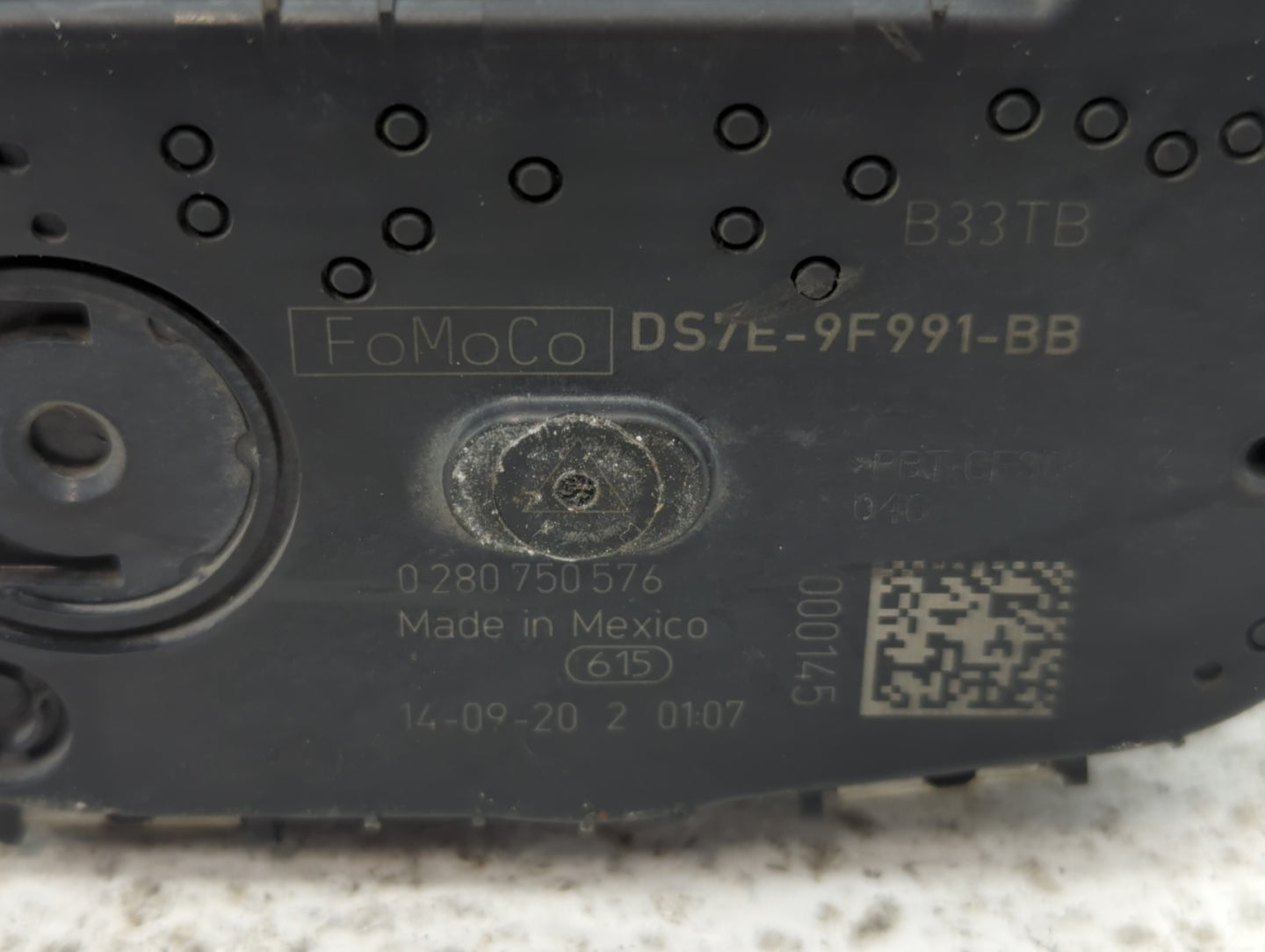 2014-2018 Ford Focus Throttle Body P/N:DS7E-9F991-BB Fits Fits 2014 2015 2016 2017 2018 2019 2020 2021 2022 OEM Used Auto Pa