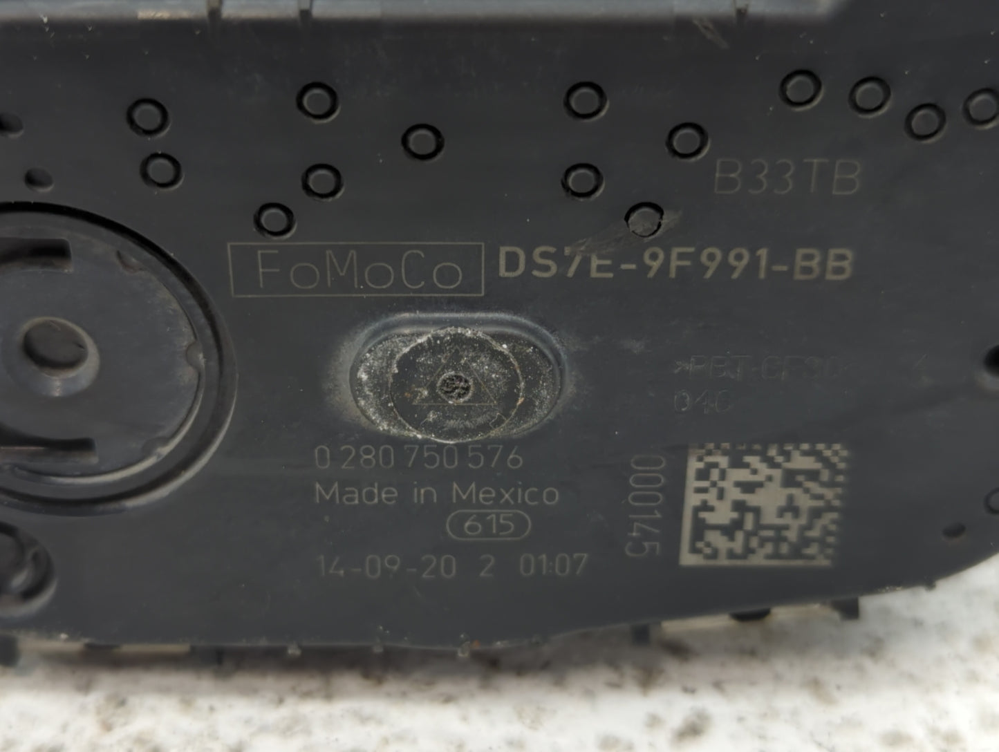 2014-2018 Ford Focus Throttle Body P/N:DS7E-9F991-BB Fits Fits 2014 2015 2016 2017 2018 2019 2020 2021 2022 OEM Used Auto Pa
