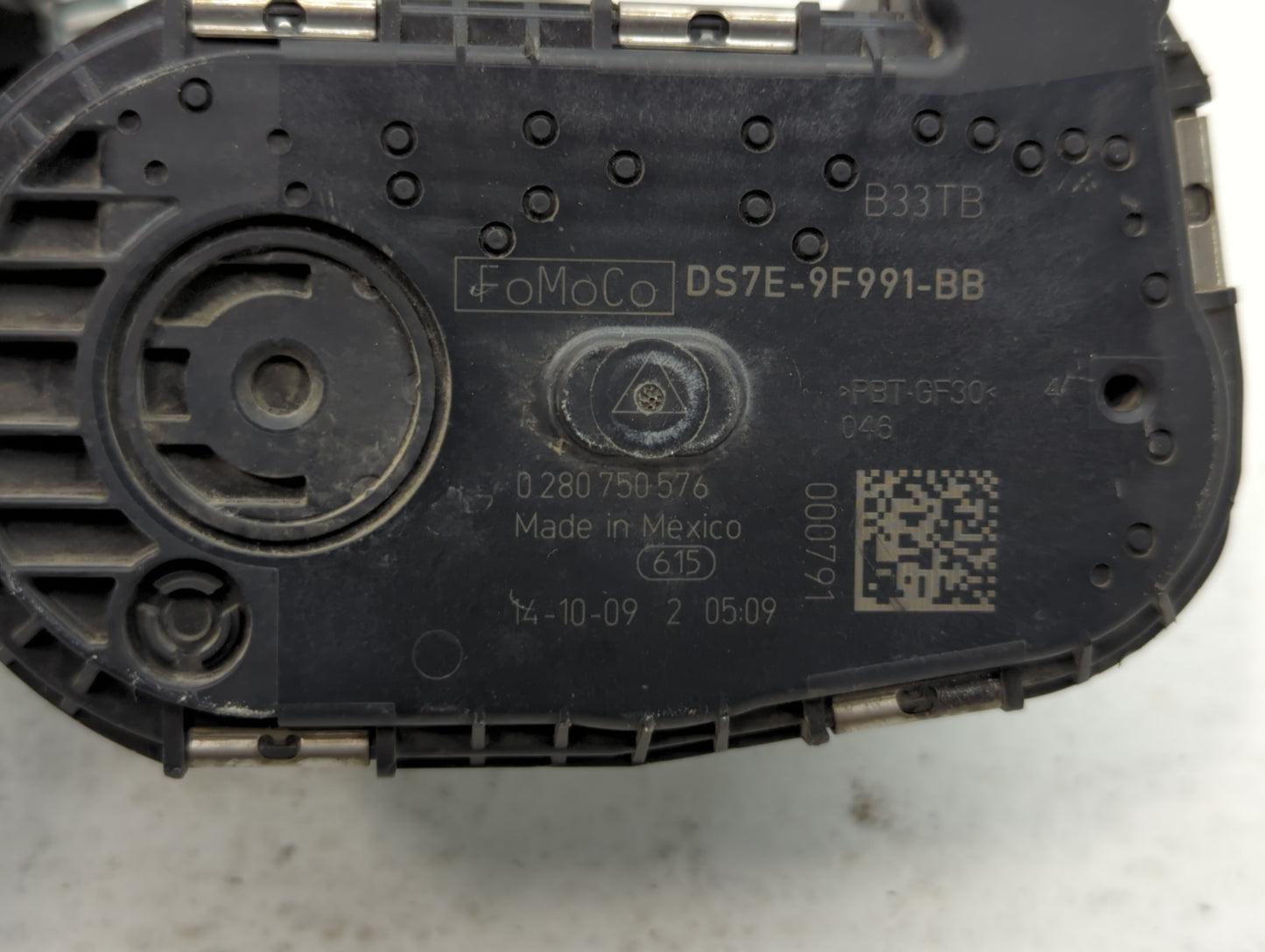 2014-2018 Ford Focus Throttle Body P/N:DS7E-9F991-BB Fits Fits 2014 2015 2016 2017 2018 2019 2020 2021 2022 OEM Used Auto Pa