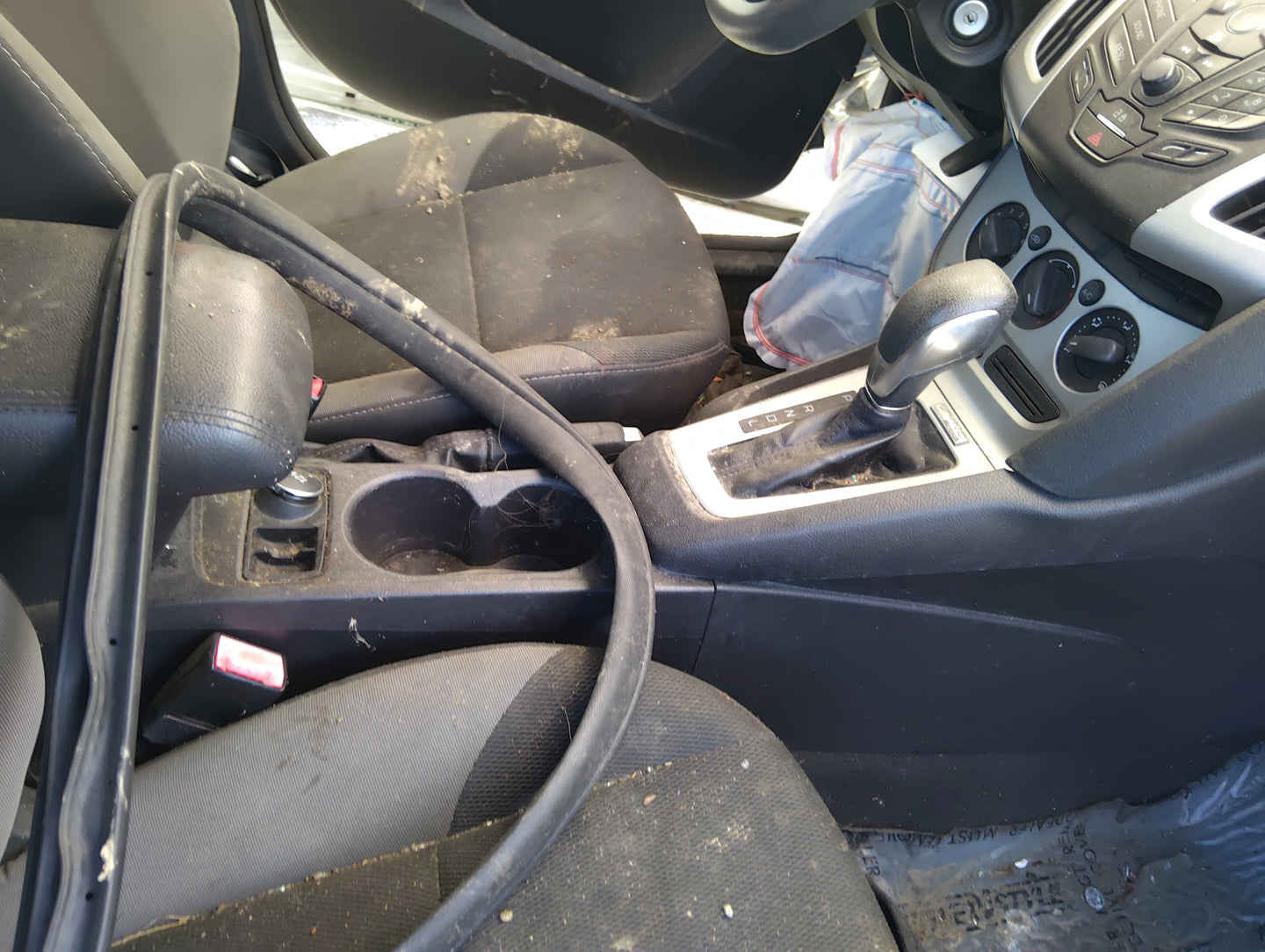 2012-2014 Ford Focus Center Floor Console Fits Fits 2012 2013 2014 OEM Used Auto Parts - Oemusedautoparts1.com