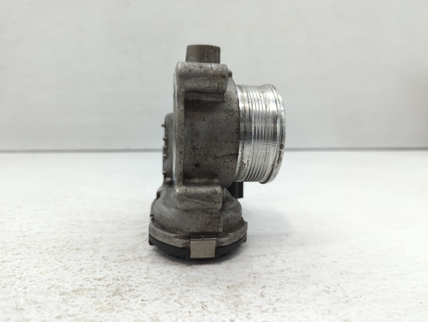 2014-2018 Ford Focus Throttle Body P/N:DS7E-9F991-BB Fits Fits 2014 2015 2016 2017 2018 2019 2020 2021 2022 OEM Used Auto Pa