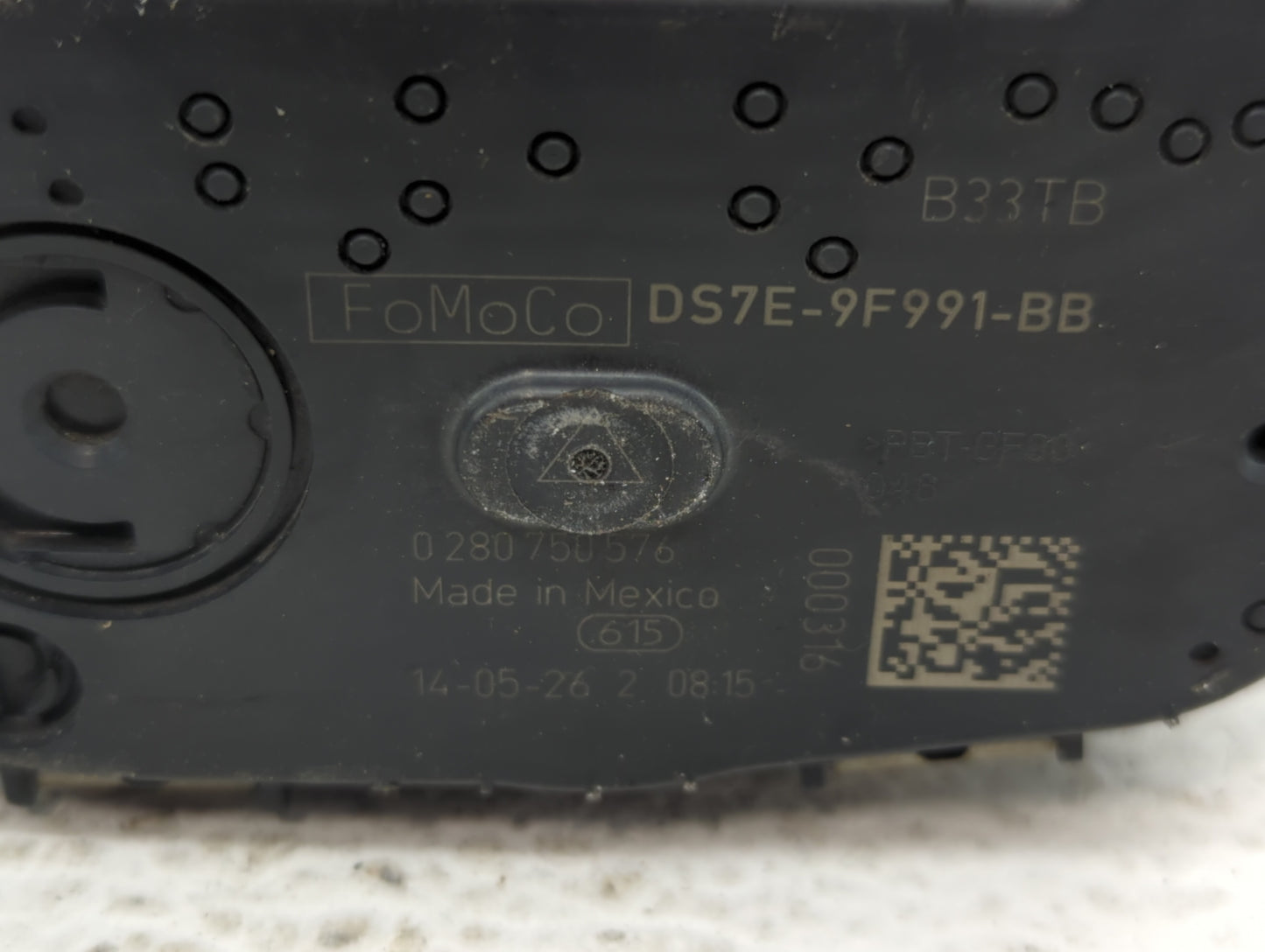 2014-2018 Ford Focus Throttle Body P/N:DS7E-9F991-BB Fits Fits 2014 2015 2016 2017 2018 2019 2020 2021 2022 OEM Used Auto Pa
