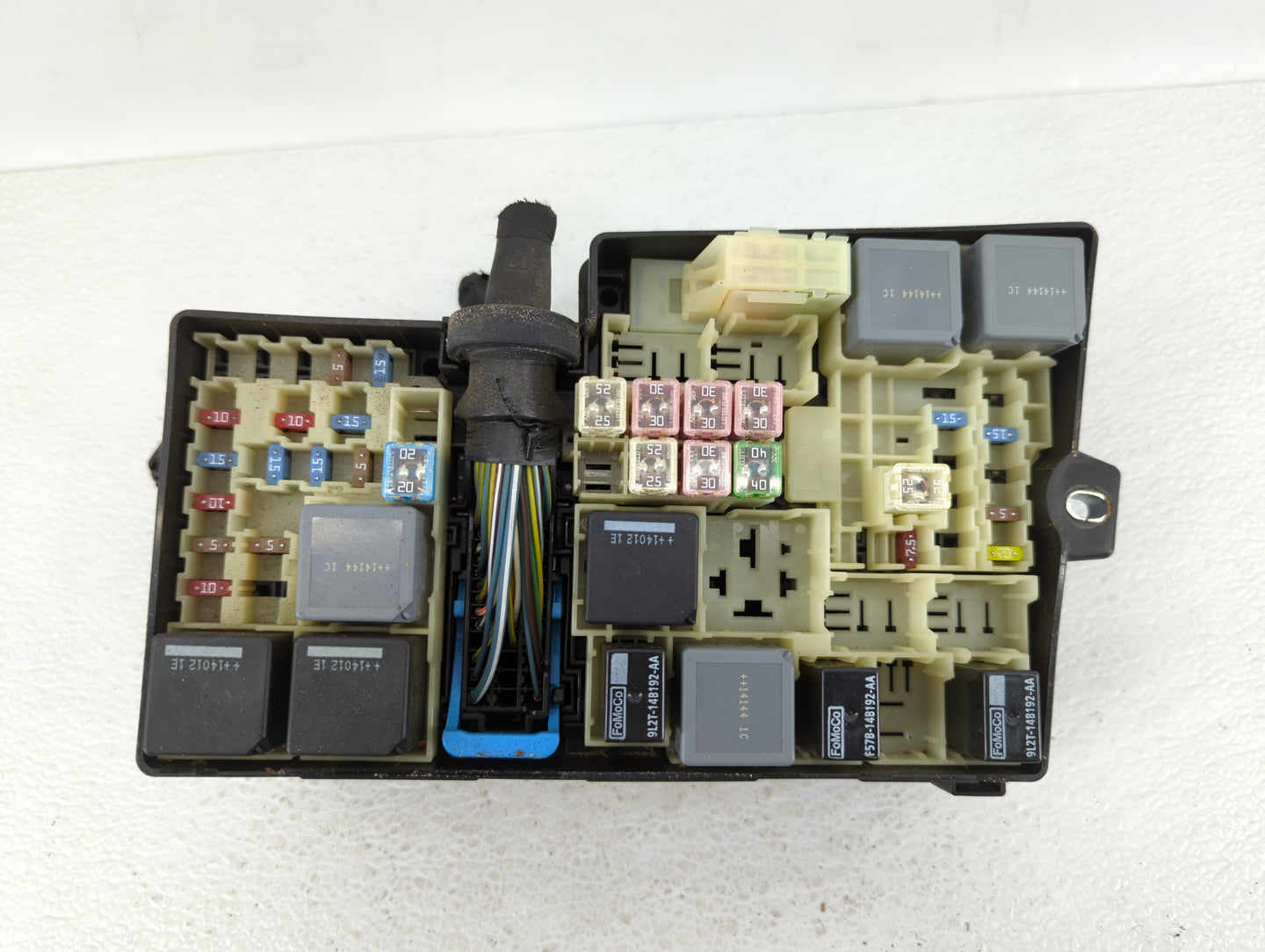 2012-2014 Ford Focus Fusebox Fuse Box Panel Relay Module P/N:AV6T-14A067-AD Fits Fits 2012 2013 2014 OEM Used Auto Parts - O