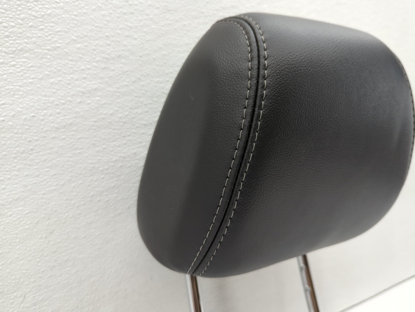 2014-2014 Ford Focus Headrest Head Rest Front Driver Passenger Seat Black - Oemusedautoparts1.com