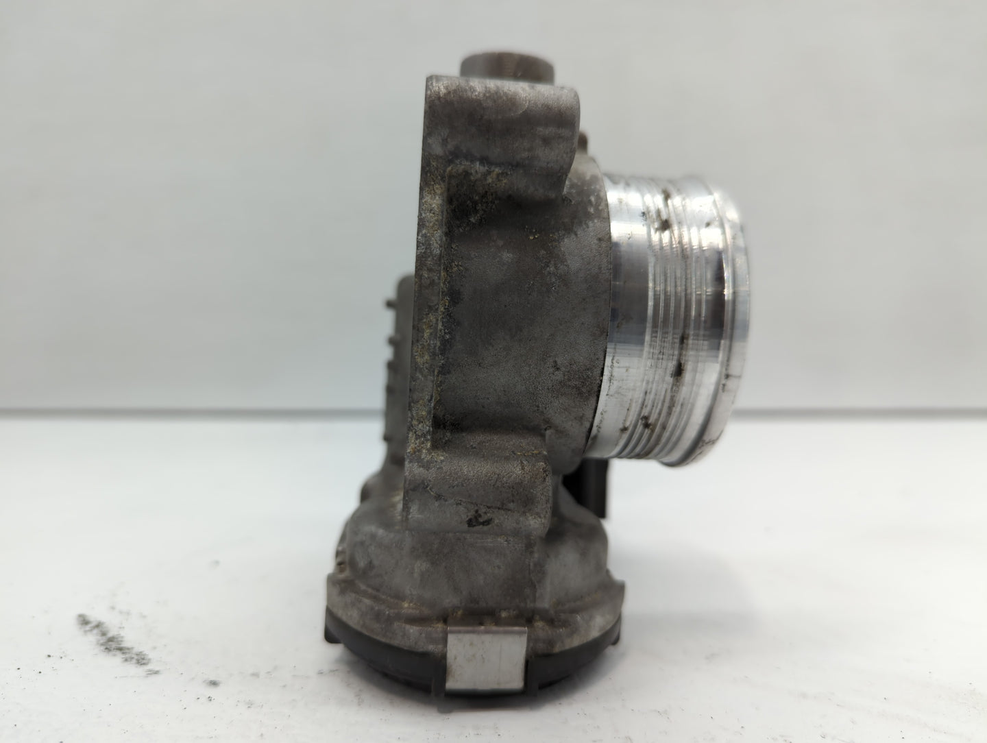 2014-2018 Ford Focus Throttle Body P/N:DS7E-9F991-BB Fits Fits 2014 2015 2016 2017 2018 2019 2020 2021 2022 OEM Used Auto Pa