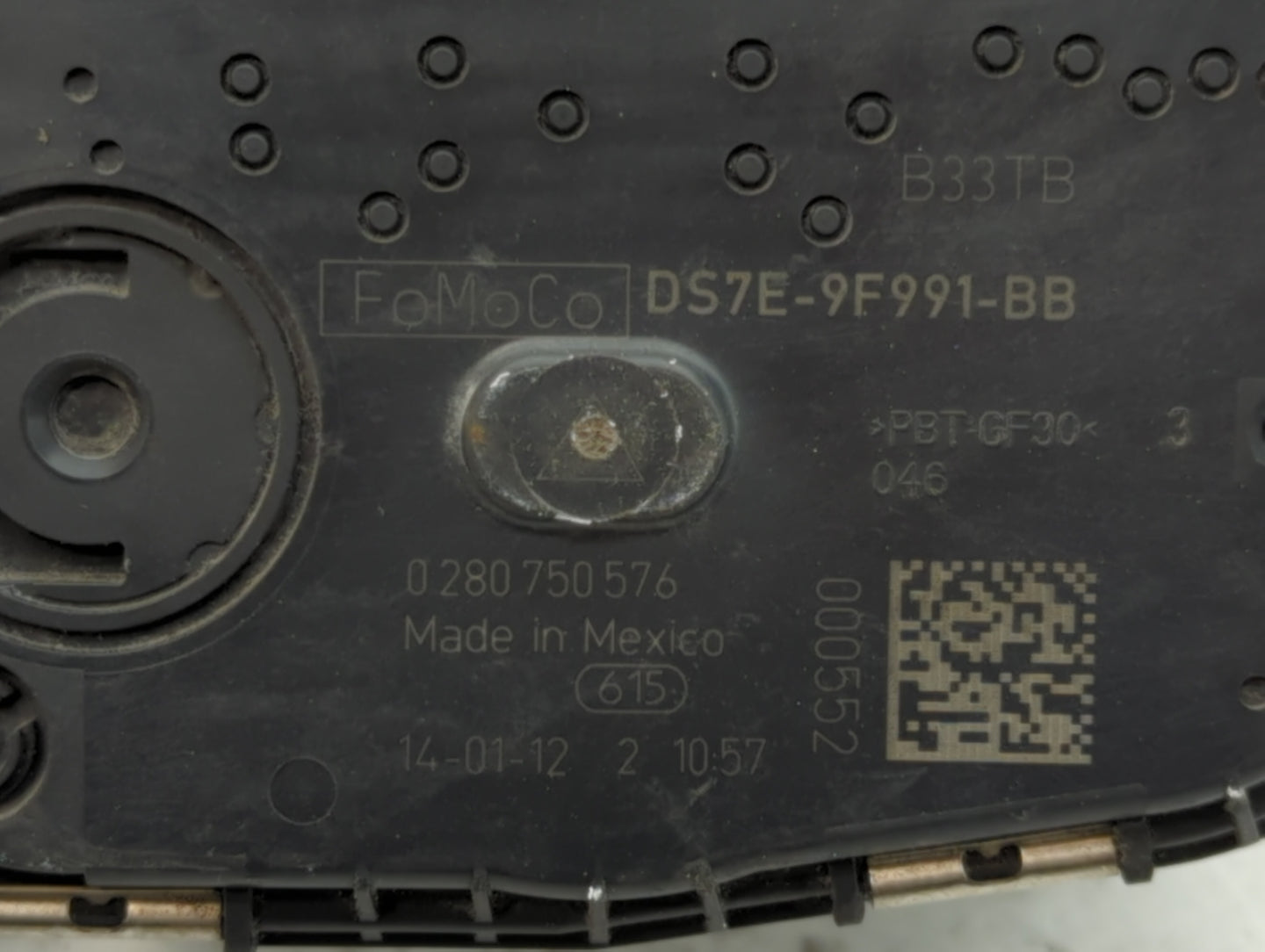 2014-2018 Ford Focus Throttle Body P/N:DS7E-9F991-BB Fits Fits 2014 2015 2016 2017 2018 2019 2020 2021 2022 OEM Used Auto Pa