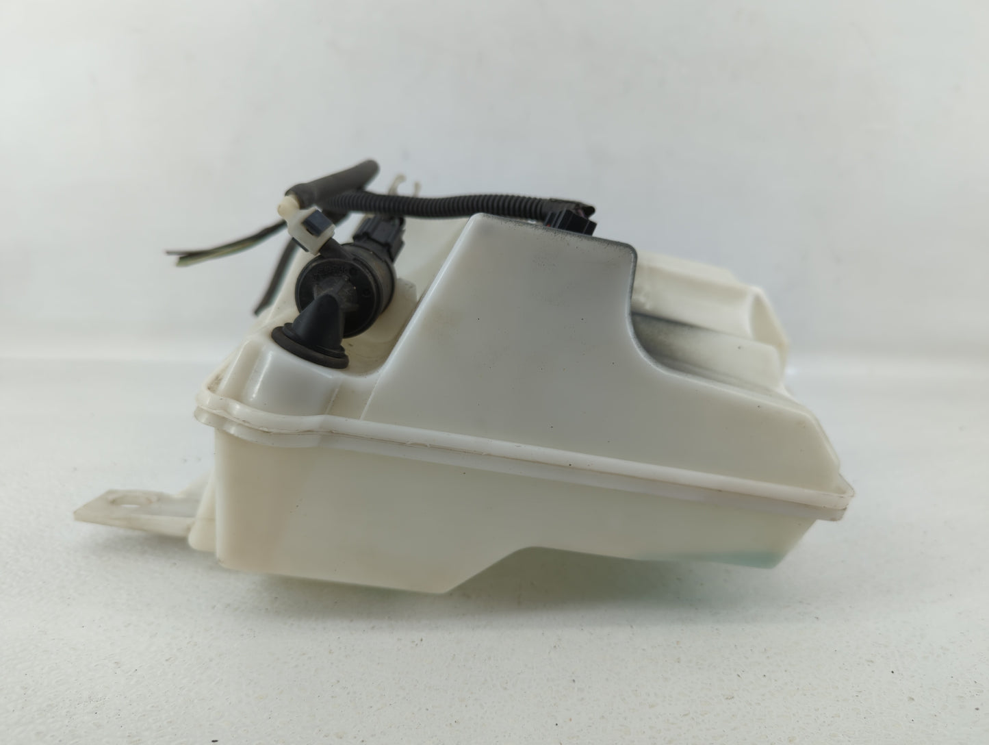 2012-2018 Ford Focus Windshield Washer Fluid Reservoir Bottle Oem - Oemusedautoparts1.com