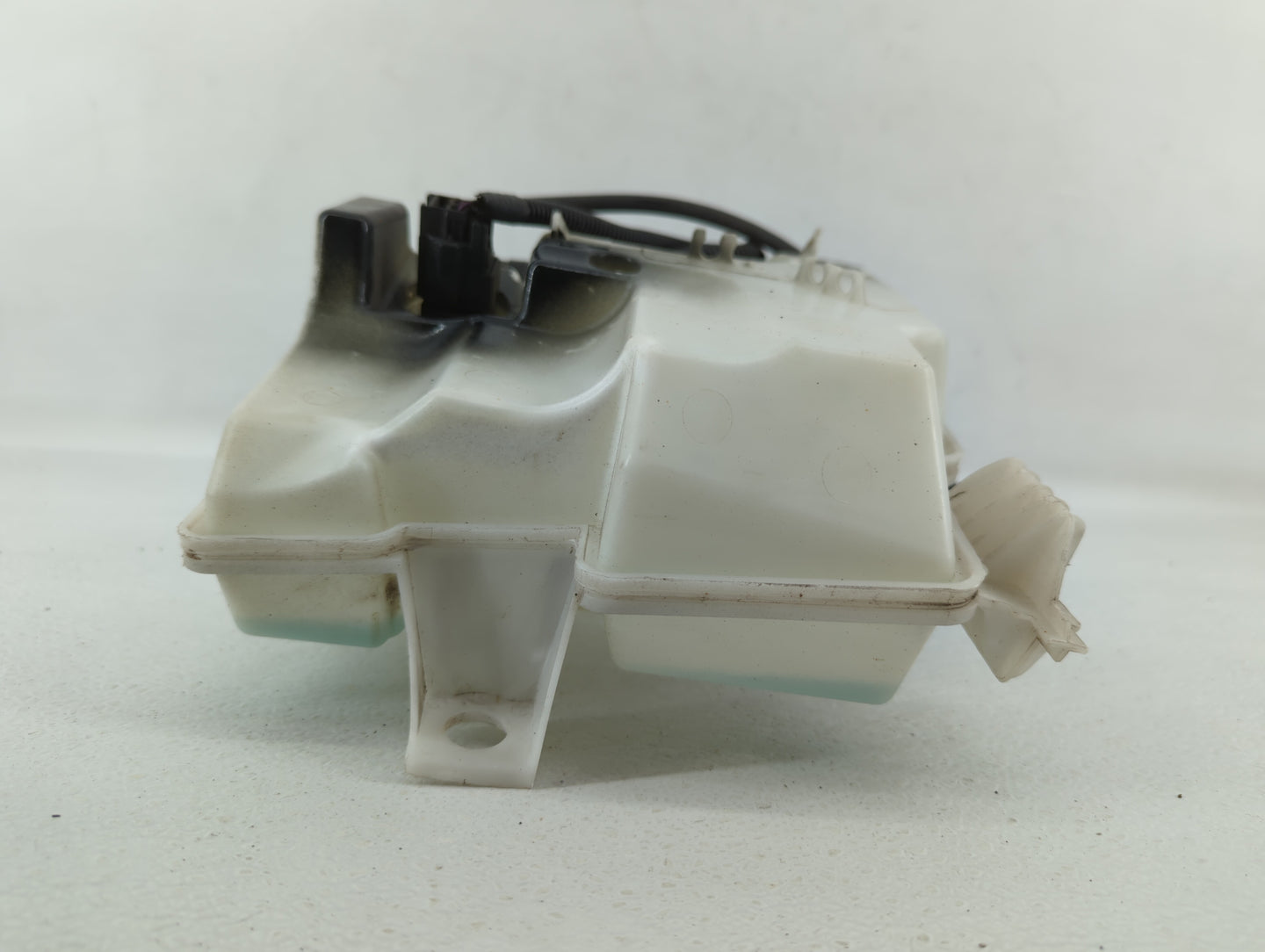 2012-2018 Ford Focus Windshield Washer Fluid Reservoir Bottle Oem - Oemusedautoparts1.com