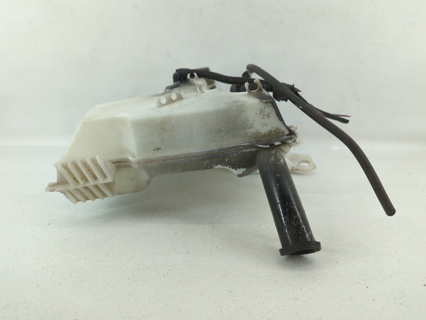 2012-2018 Ford Focus Windshield Washer Fluid Reservoir Bottle Oem - Oemusedautoparts1.com
