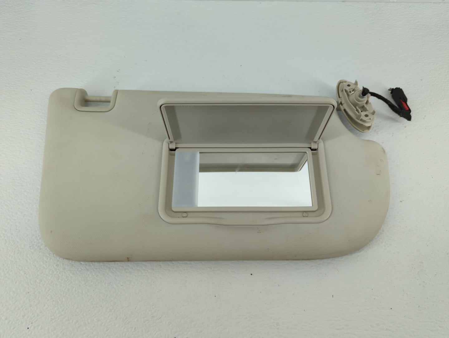 2013-2018 Ford Focus Sun Visor Shade Replacement Passenger Right Mirror Fits Fits 2013 2014 2015 2016 2017 2018 OEM Used Aut