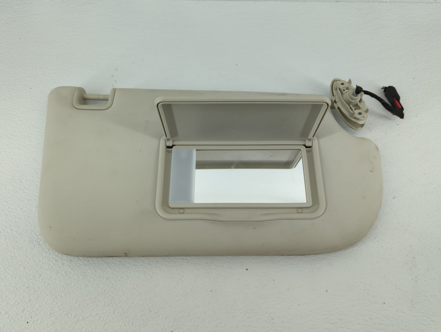 2013-2018 Ford Focus Sun Visor Shade Replacement Passenger Right Mirror Fits Fits 2013 2014 2015 2016 2017 2018 OEM Used Aut