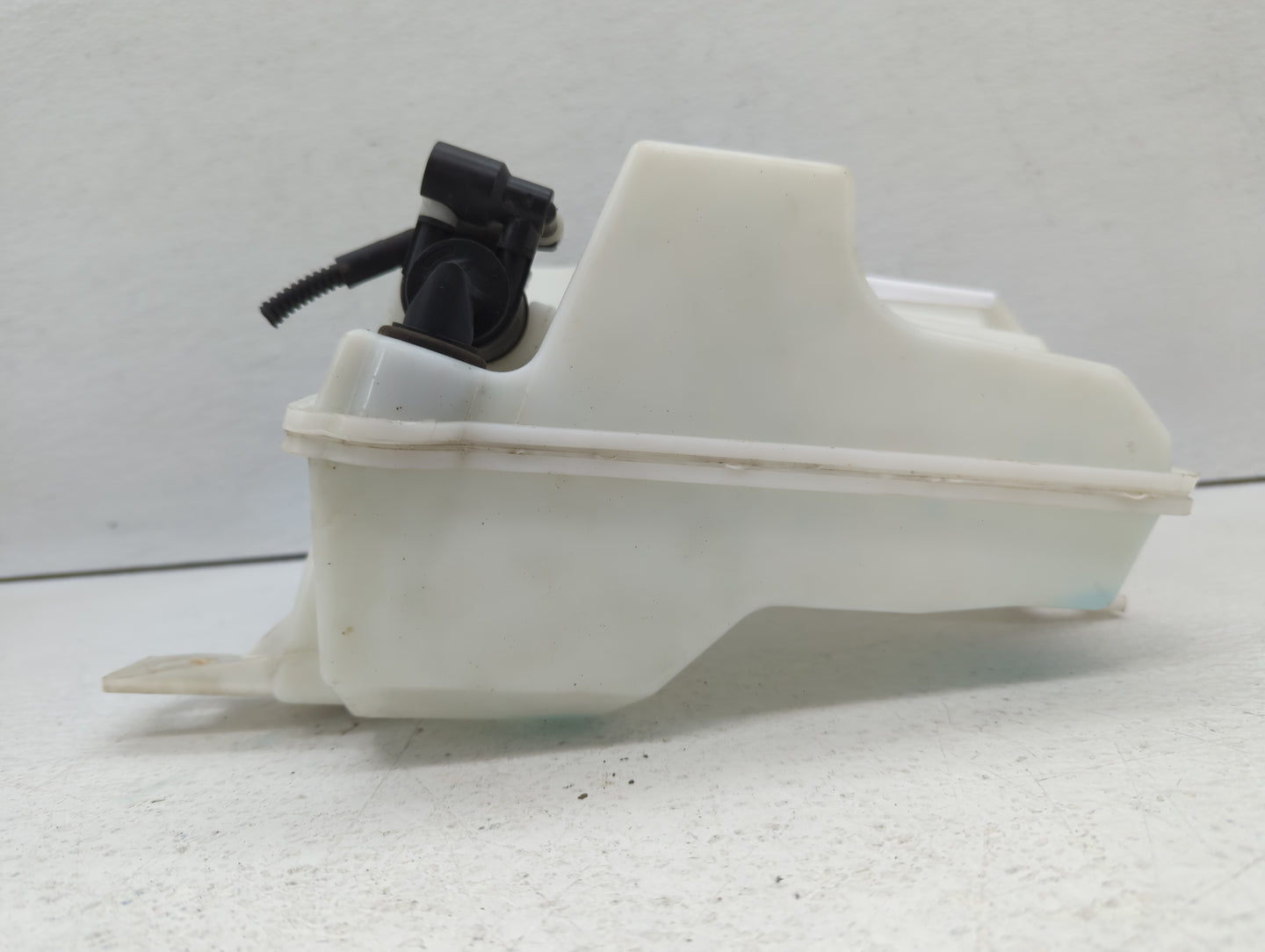 2012-2018 Ford Focus Windshield Washer Fluid Reservoir Bottle Oem - Oemusedautoparts1.com