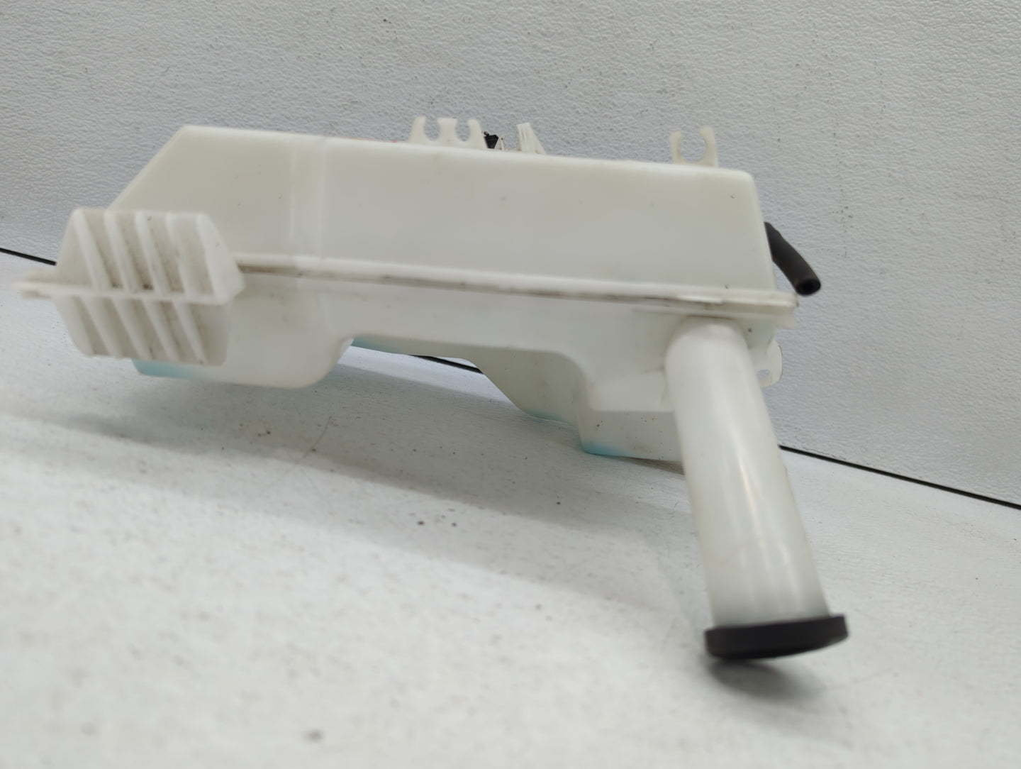 2012-2018 Ford Focus Windshield Washer Fluid Reservoir Bottle Oem - Oemusedautoparts1.com