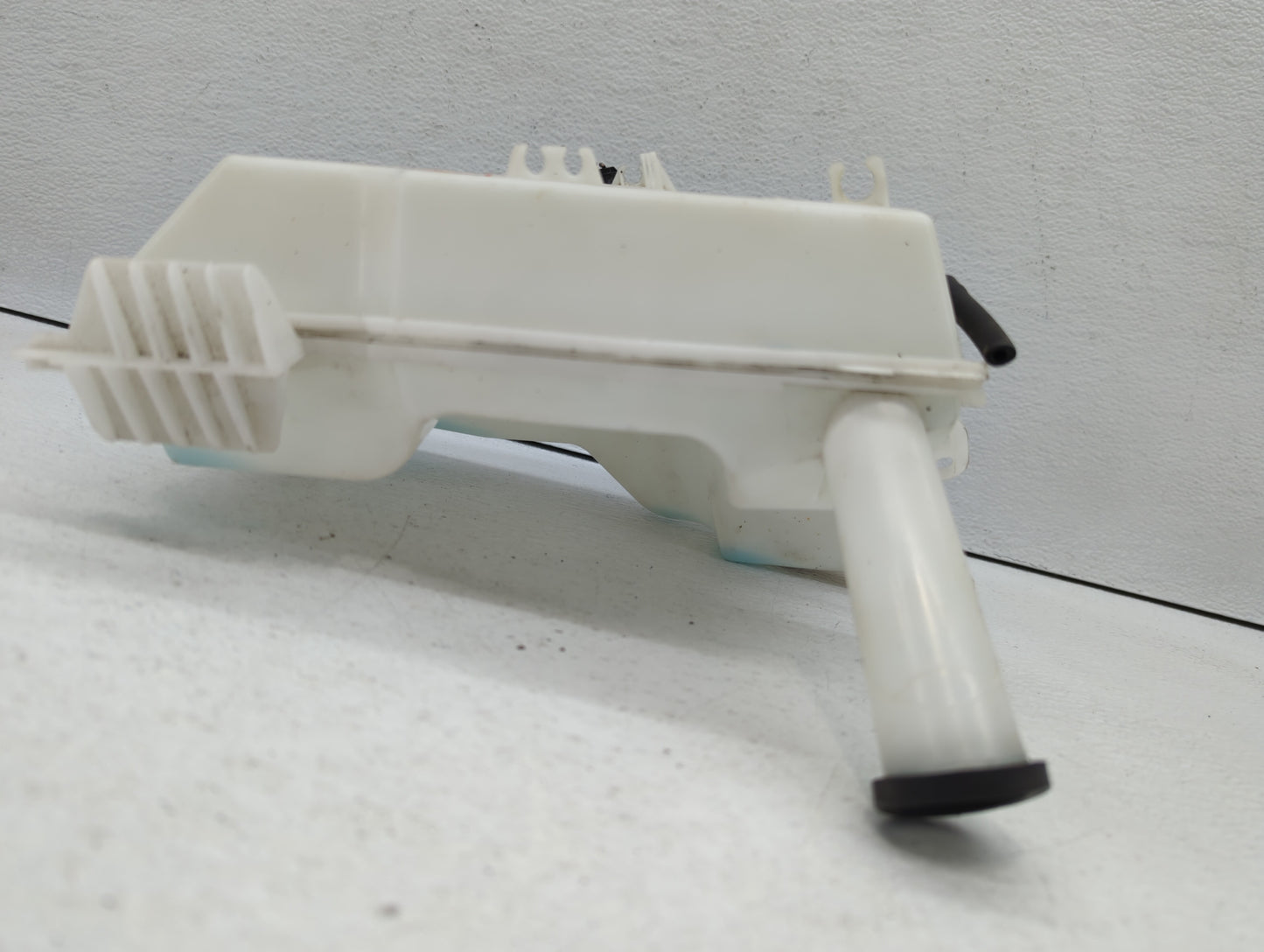 2012-2018 Ford Focus Windshield Washer Fluid Reservoir Bottle Oem - Oemusedautoparts1.com